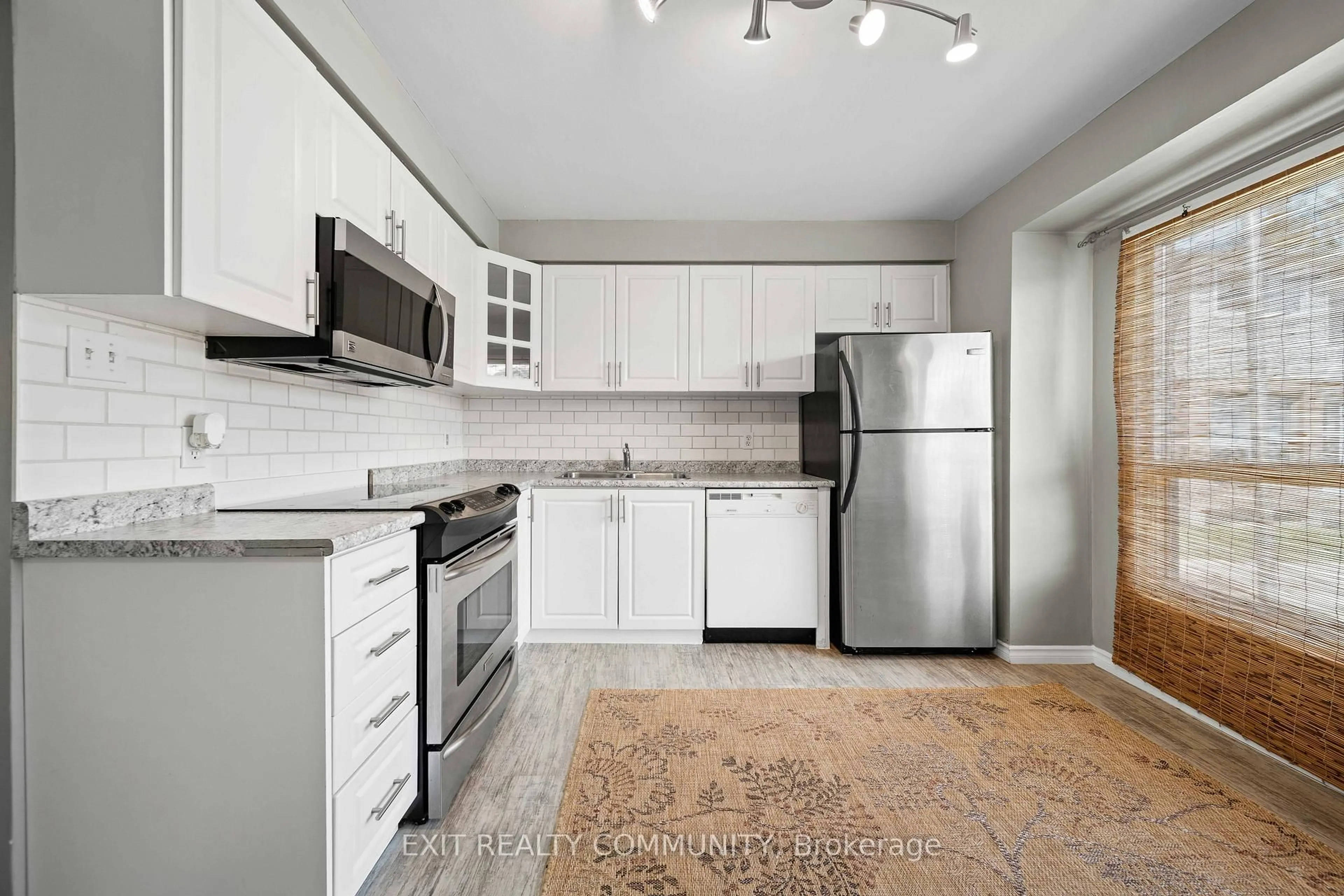 Standard kitchen, unknown for 595 Third St #32, London East Ontario N5V 4A1