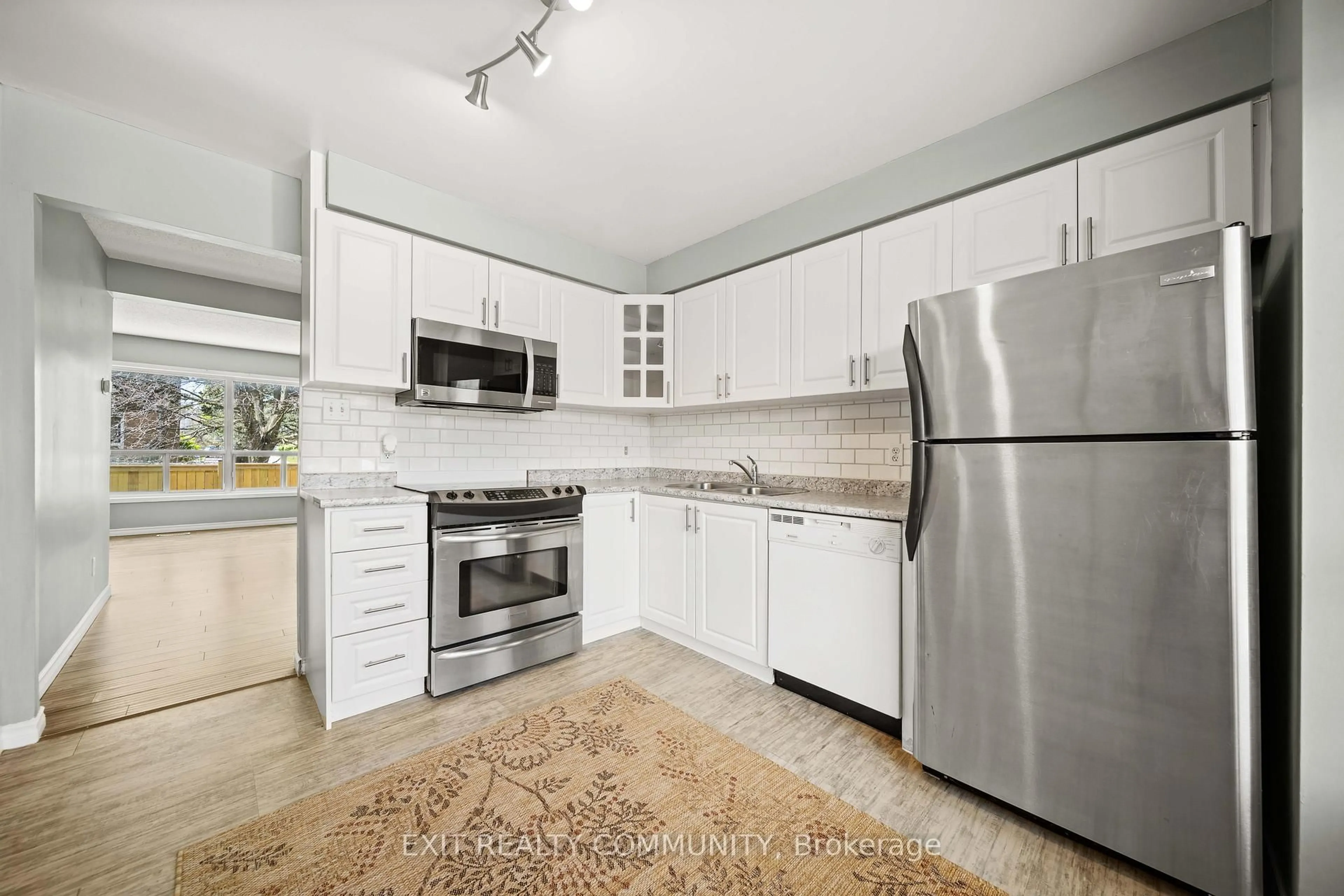 Standard kitchen, ceramic/tile floor for 595 Third St #32, London East Ontario N5V 4A1