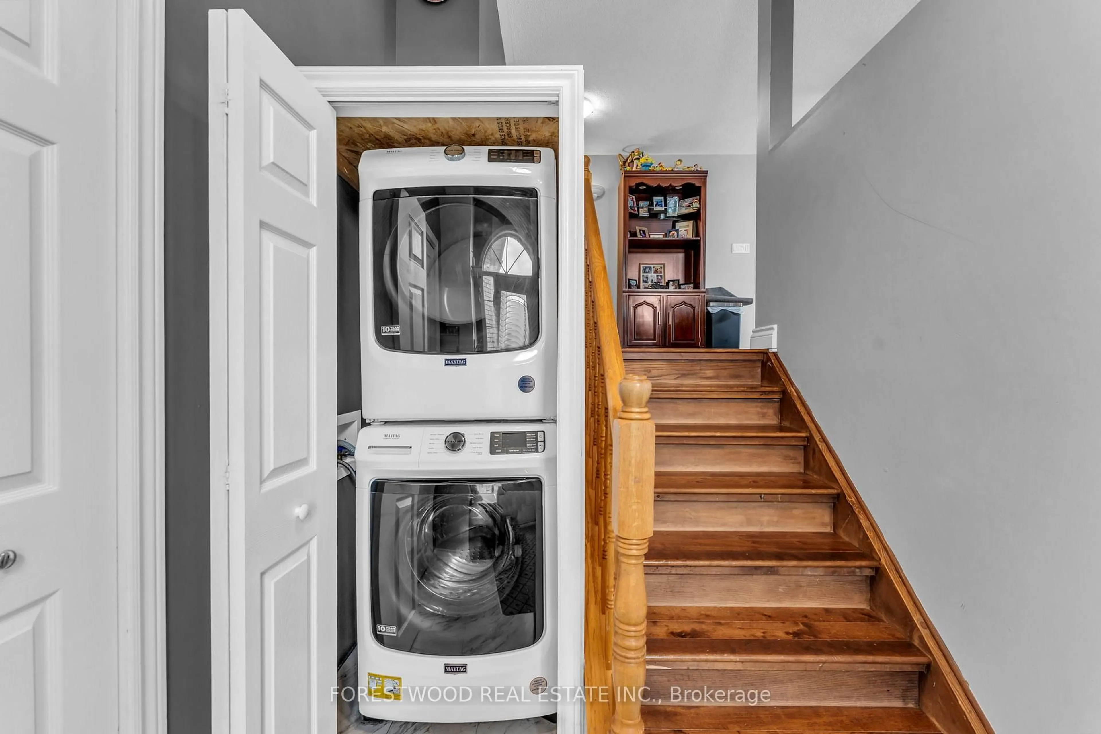 Laundry room for 424 Simon St, Shelburne Ontario L9V 3P3