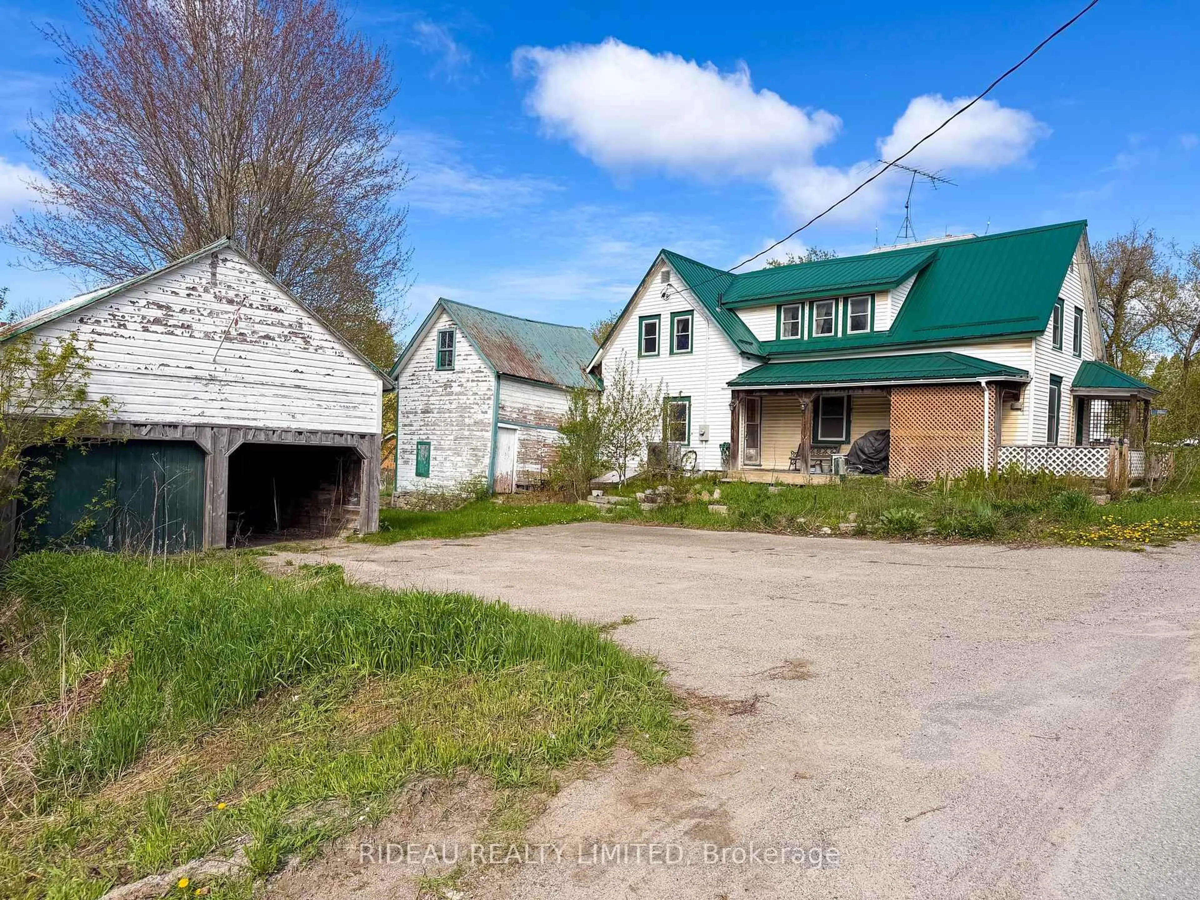 A pic from outside/outdoor area/front of a property/back of a property/a pic from drone, street for 20 Kingston St, Rideau Lakes Ontario K0G 1E0