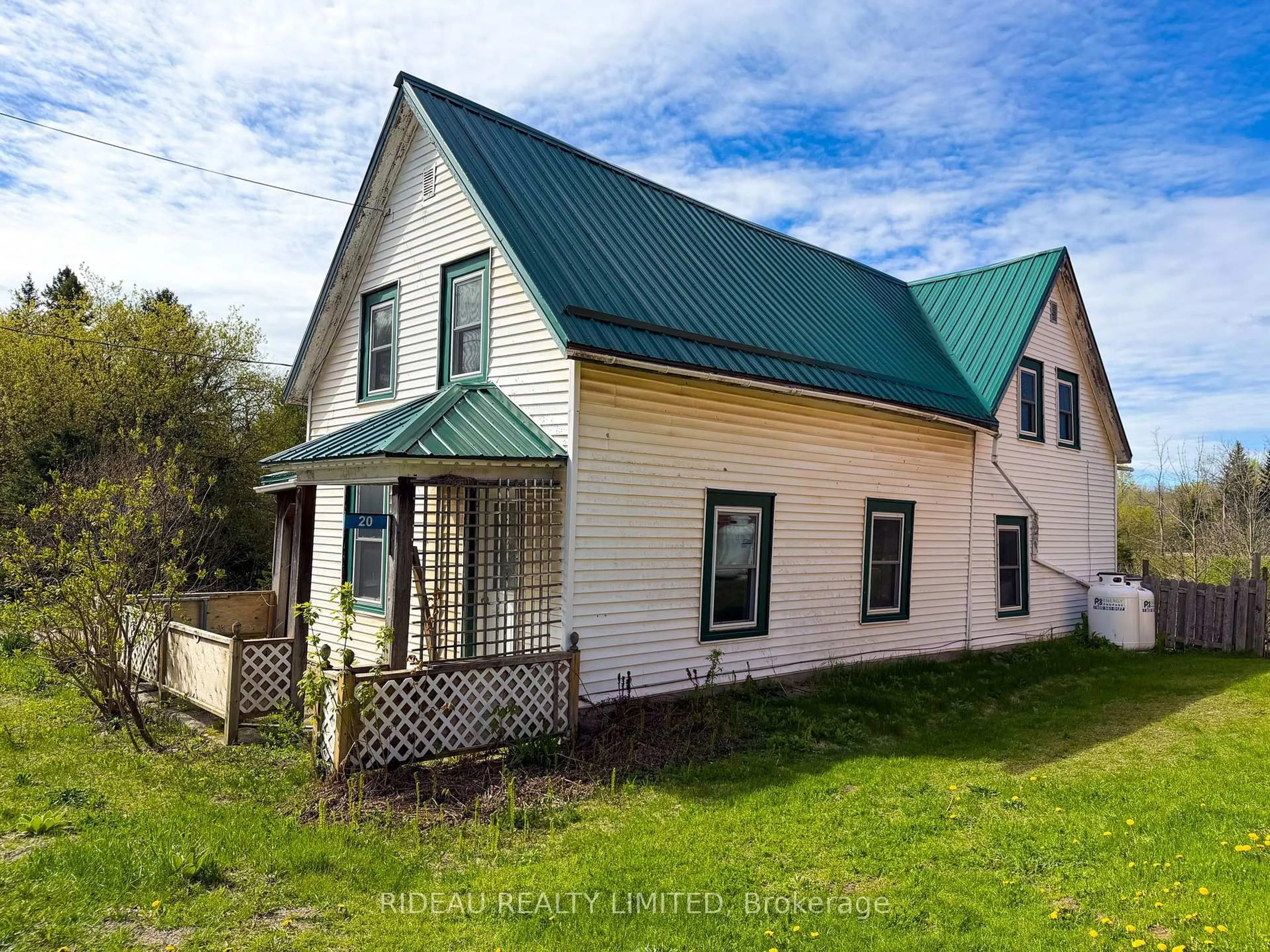 A pic from outside/outdoor area/front of a property/back of a property/a pic from drone, building for 20 Kingston St, Rideau Lakes Ontario K0G 1E0