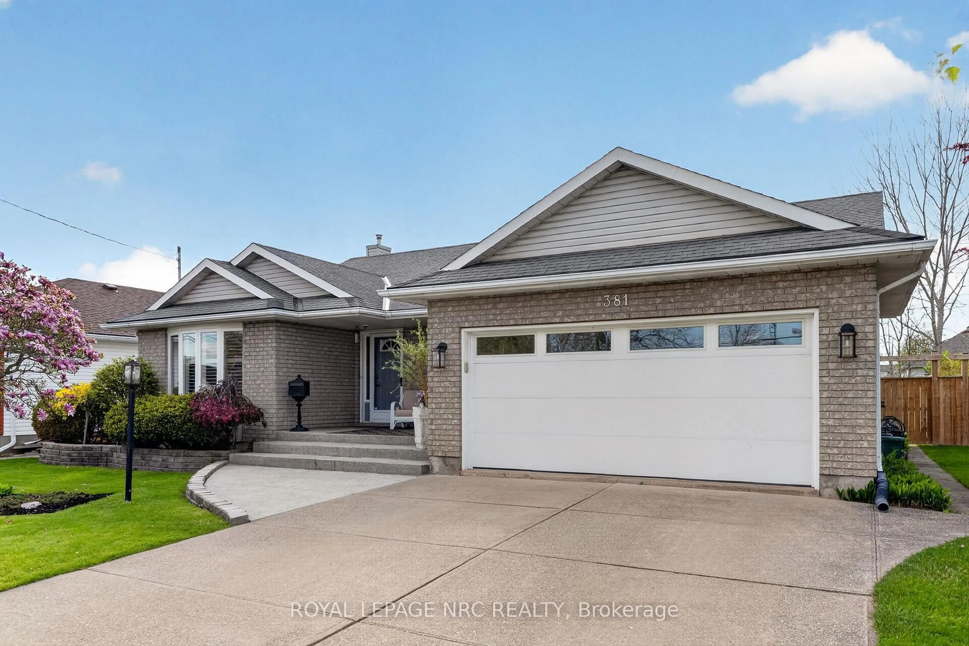 Home with vinyl exterior material, street for 381 Albany St, Fort Erie Ontario L2A 6G3
