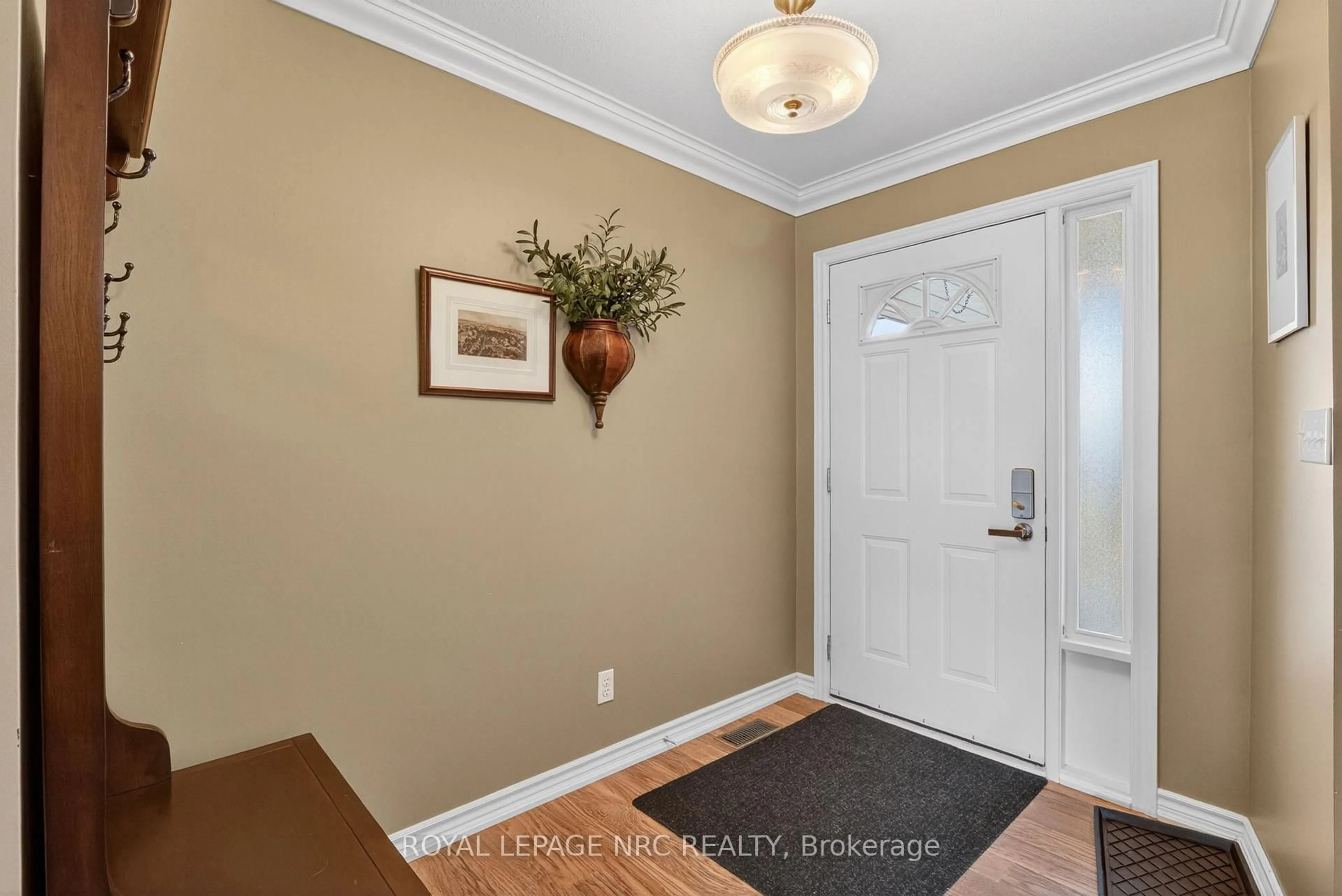 Indoor entryway for 381 Albany St, Fort Erie Ontario L2A 6G3