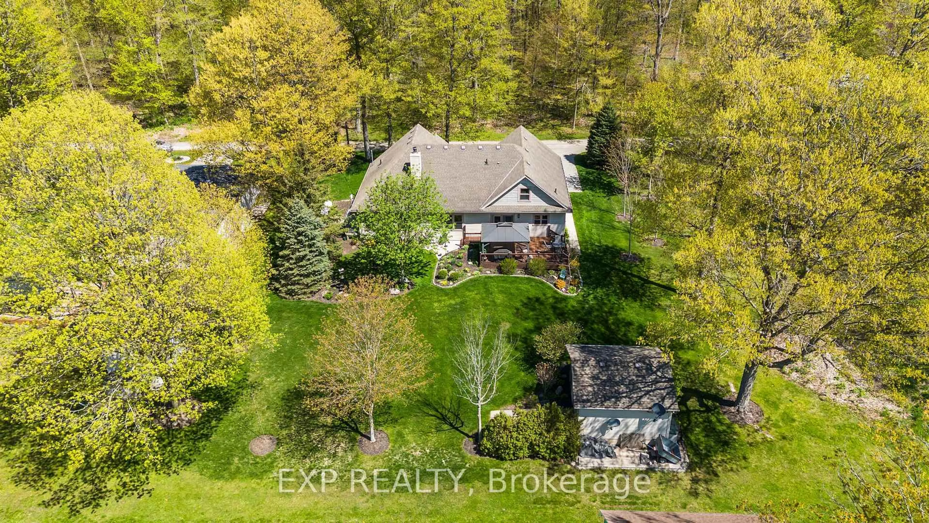 A pic from outside/outdoor area/front of a property/back of a property/a pic from drone, unknown for 4893 Firelane 18, Port Colborne Ontario L0S 1R0