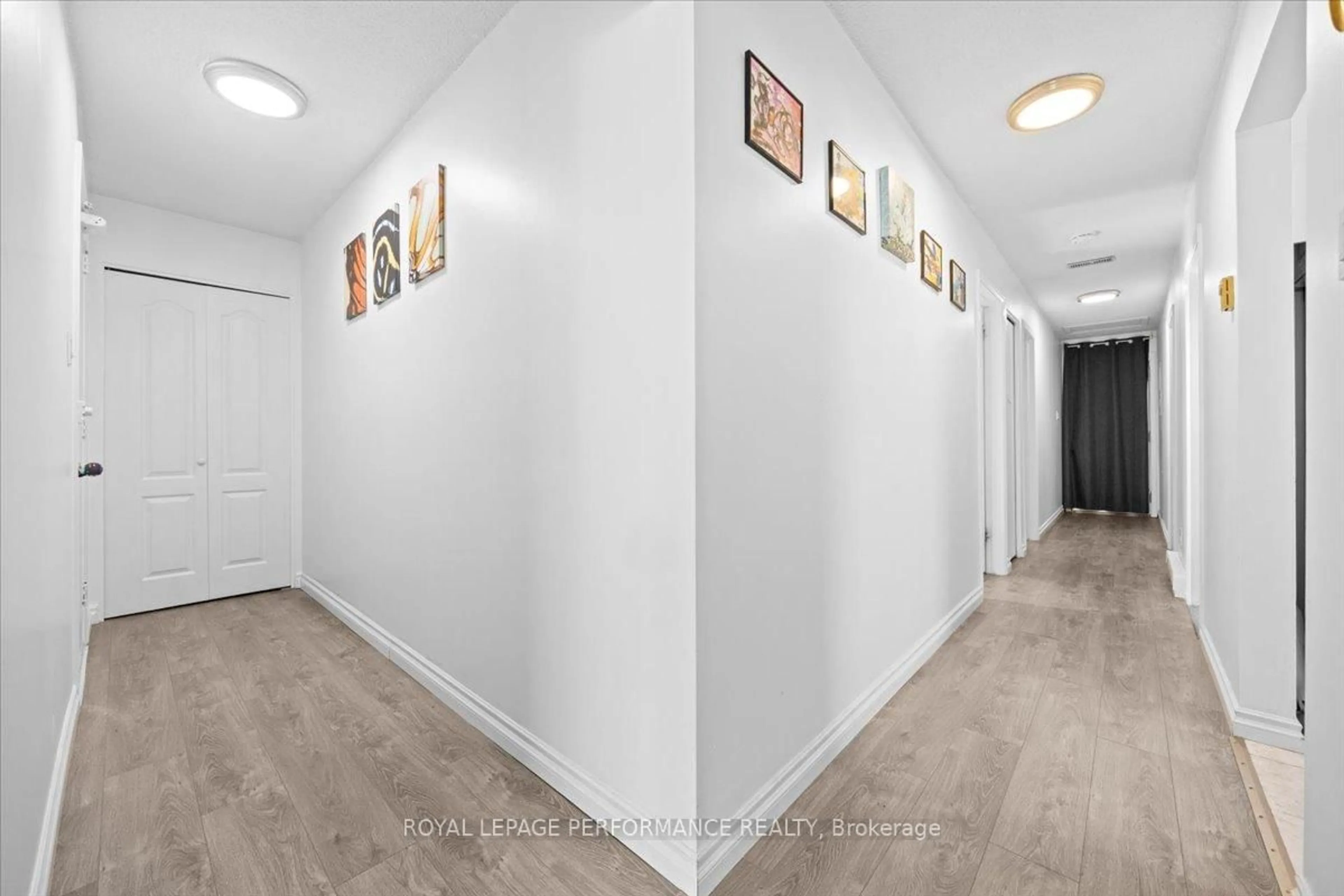 Indoor entryway for 1702 Russell Rd, Ottawa Ontario K1G 0M9