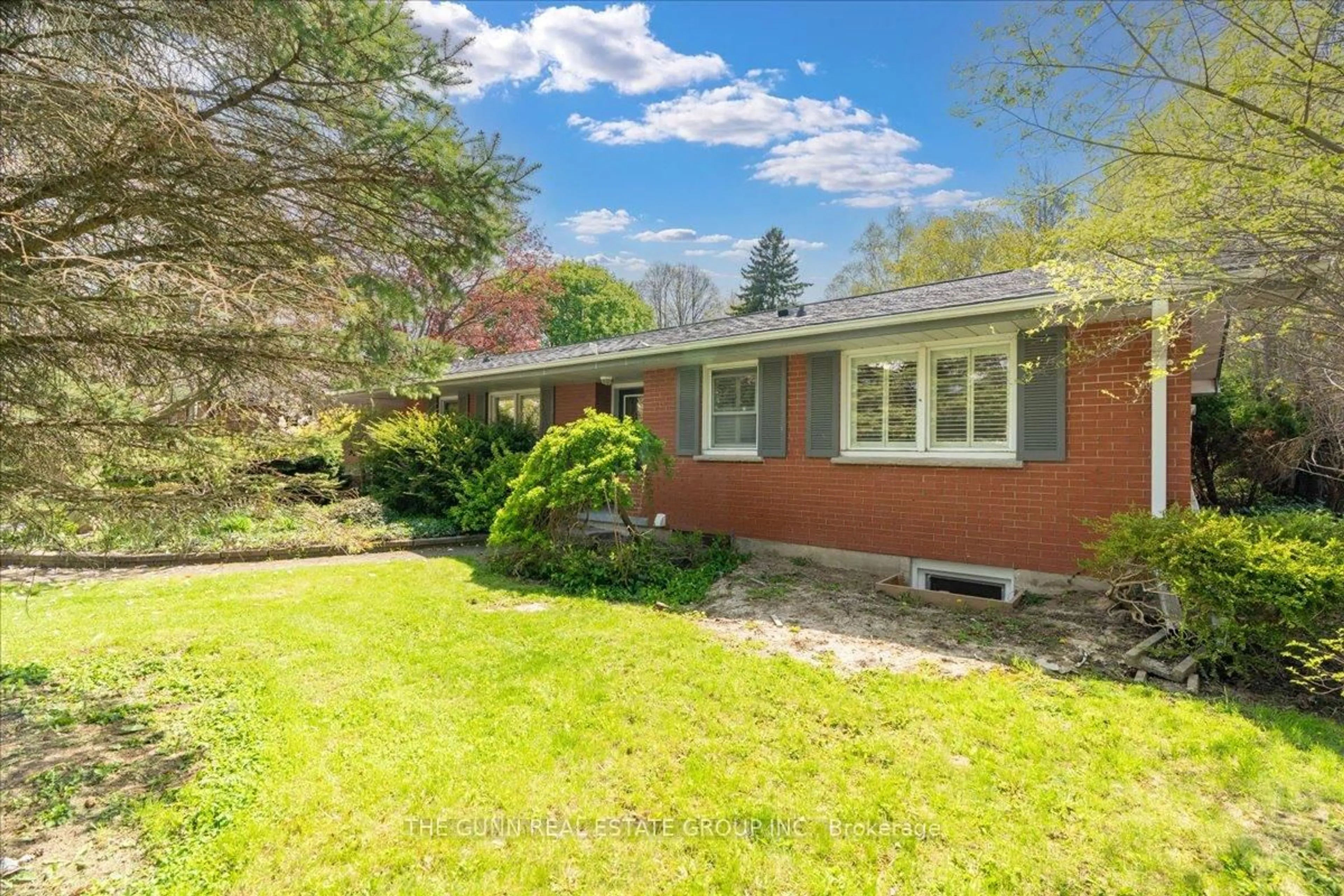 Home with brick exterior material, street for 38 Wychwood Park, London North Ontario N6G 1R6