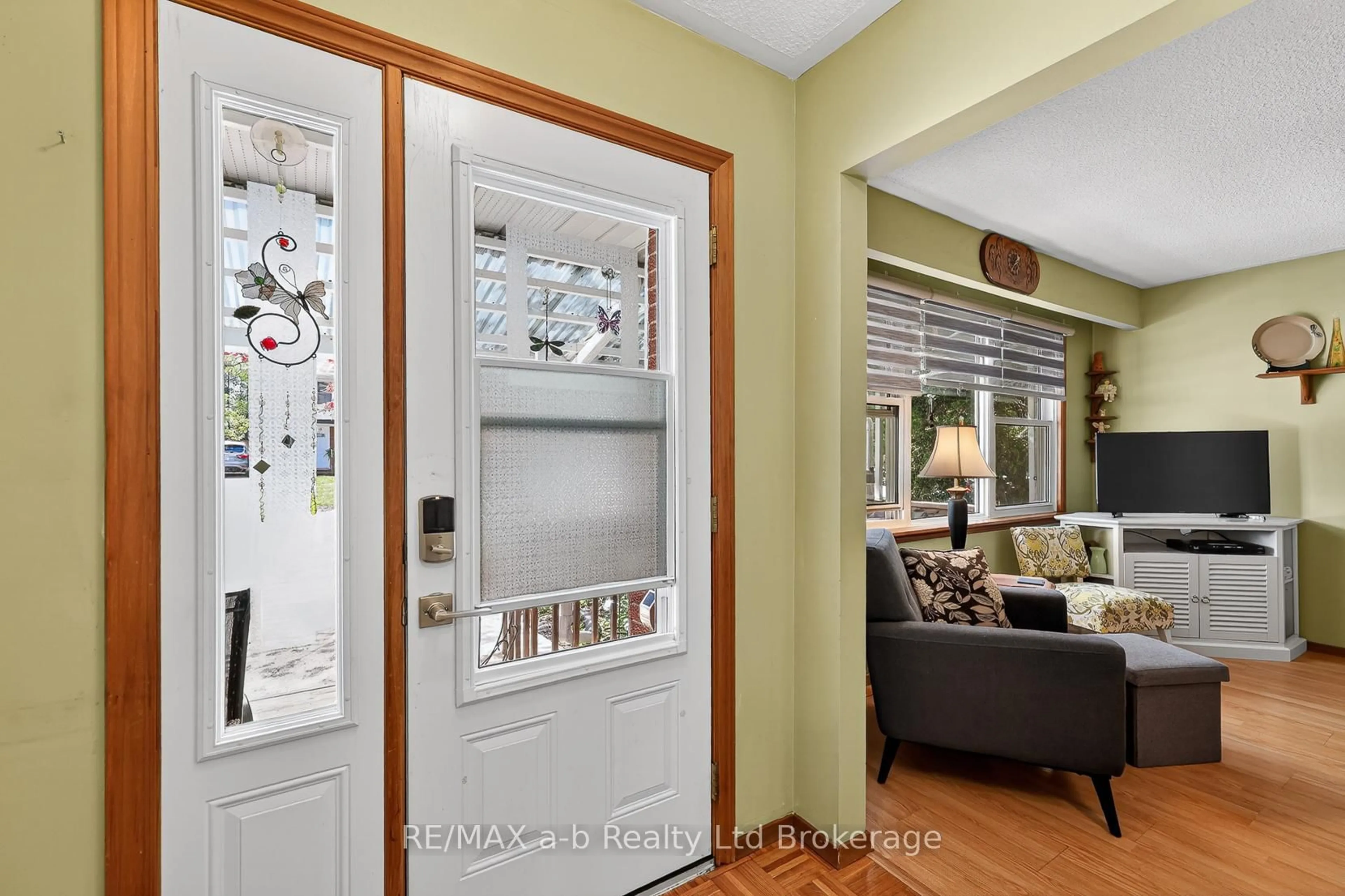 Indoor entryway for 13 Witty Ave, Ingersoll Ontario N5C 3N9