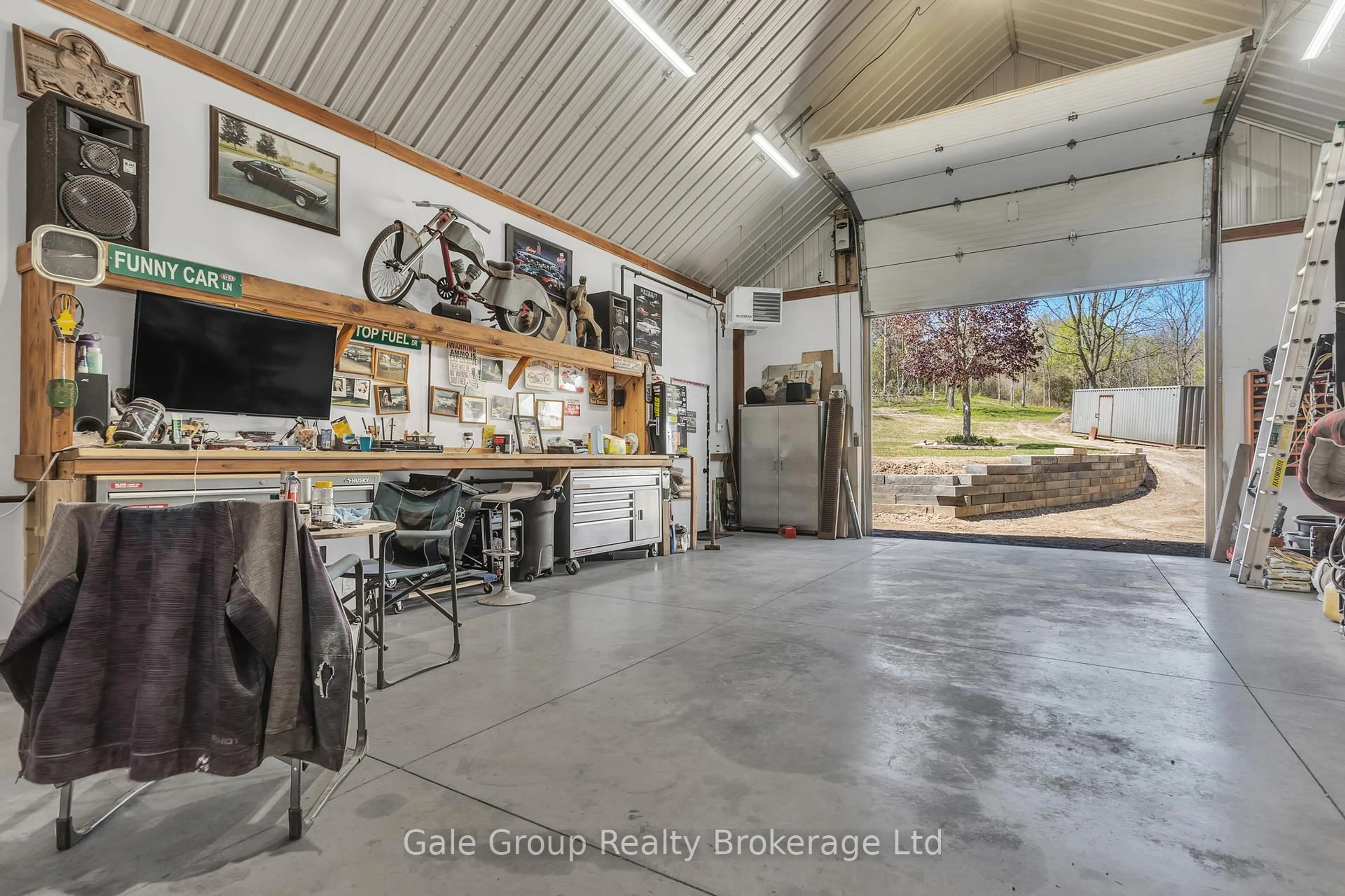 Indoor garage for 18 Queen St, South-West Oxford Ontario N0J 1A0