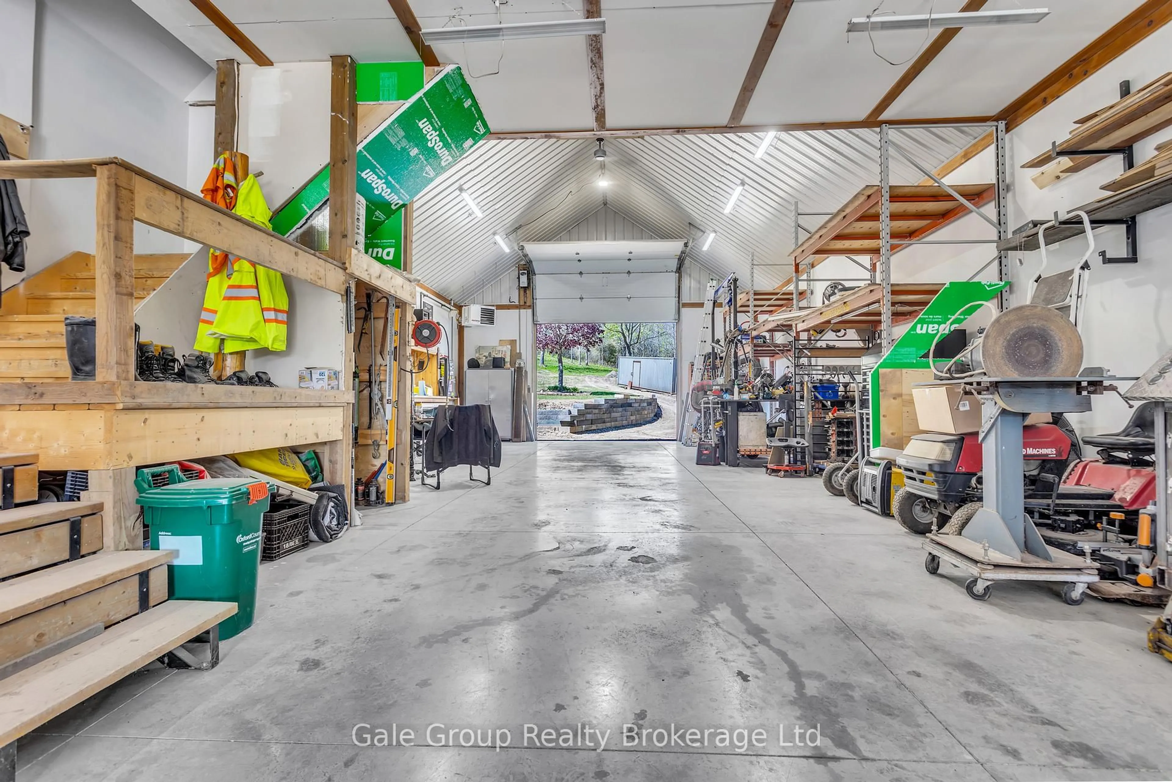 Indoor garage for 18 Queen St, South-West Oxford Ontario N0J 1A0
