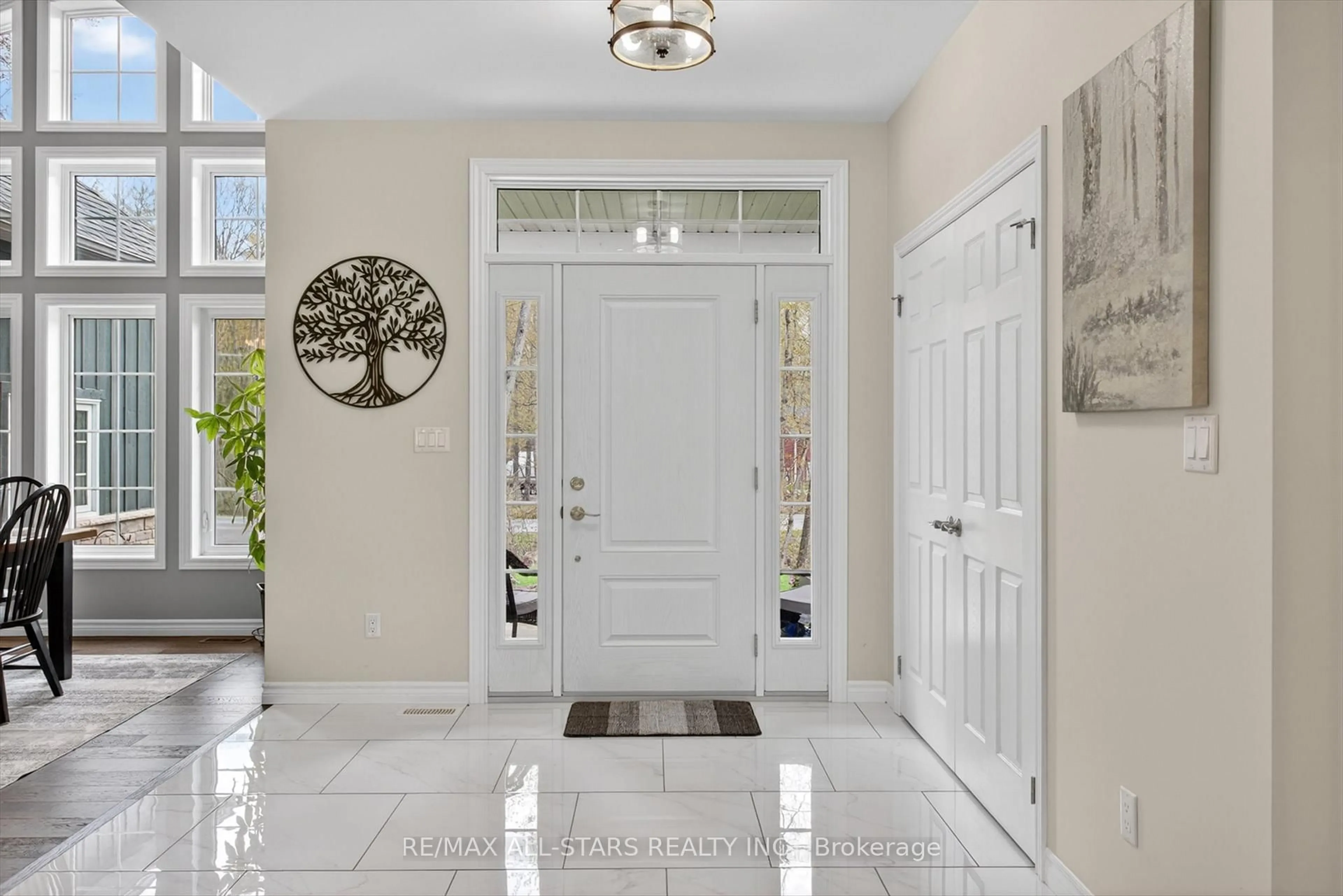 Indoor entryway for 81 LAKELAND Ave, Trent Lakes Ontario K0L 1J0