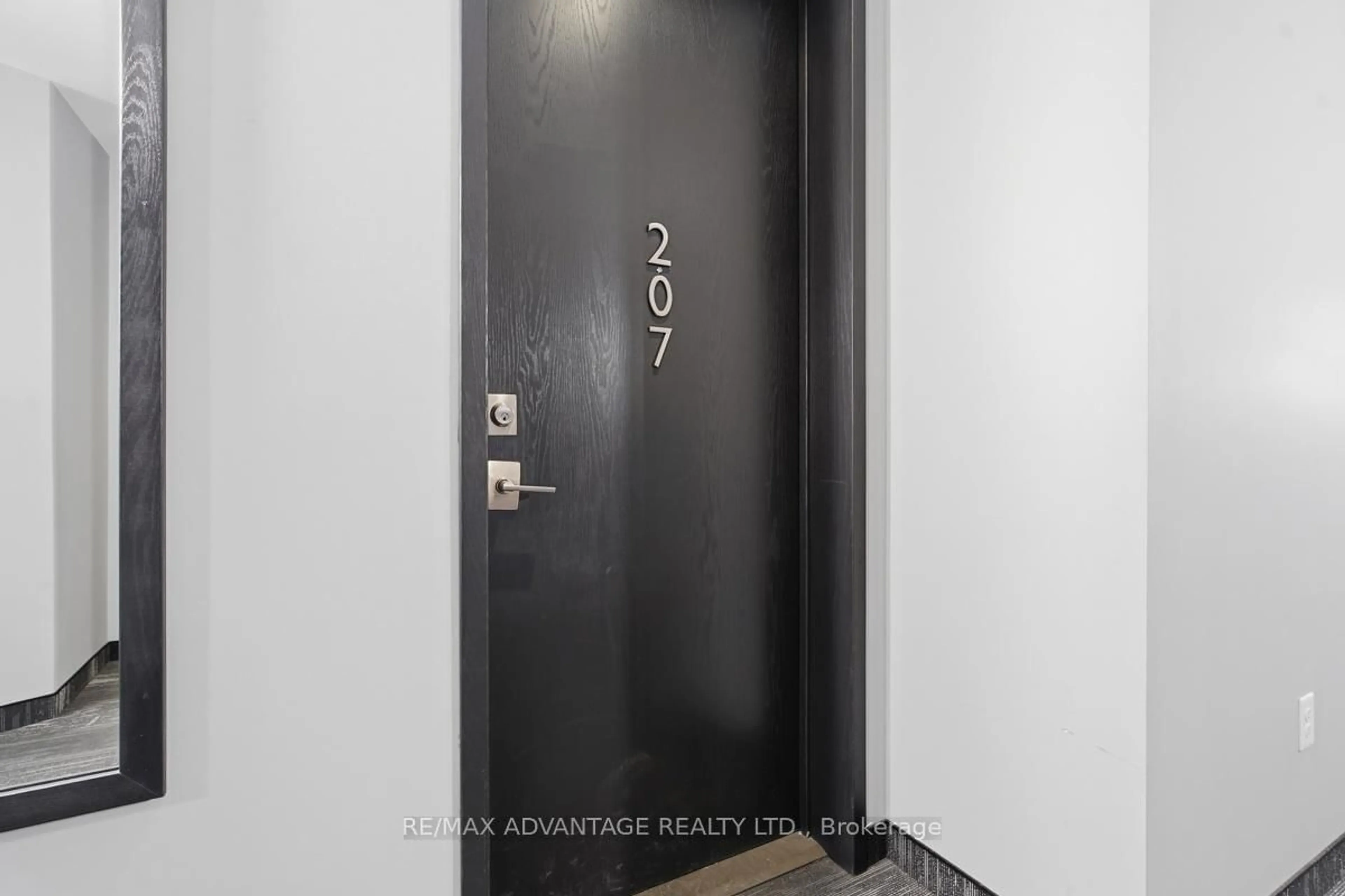 Indoor entryway for 1705 Fiddlehead Pl #207, London North Ontario N6G 0S1