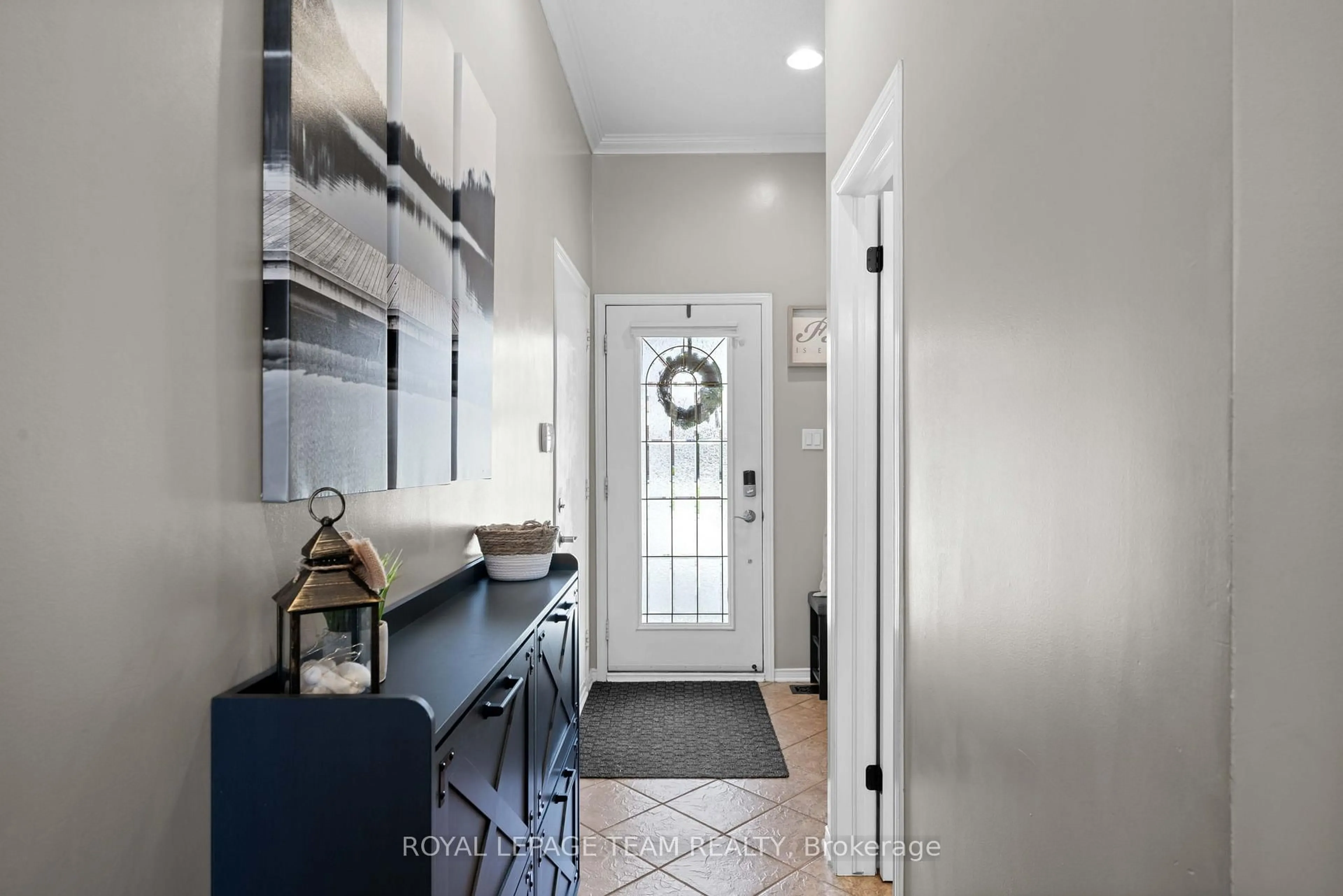 Indoor entryway for 646 Casabella Dr, Ottawa Ontario K4A 4G1