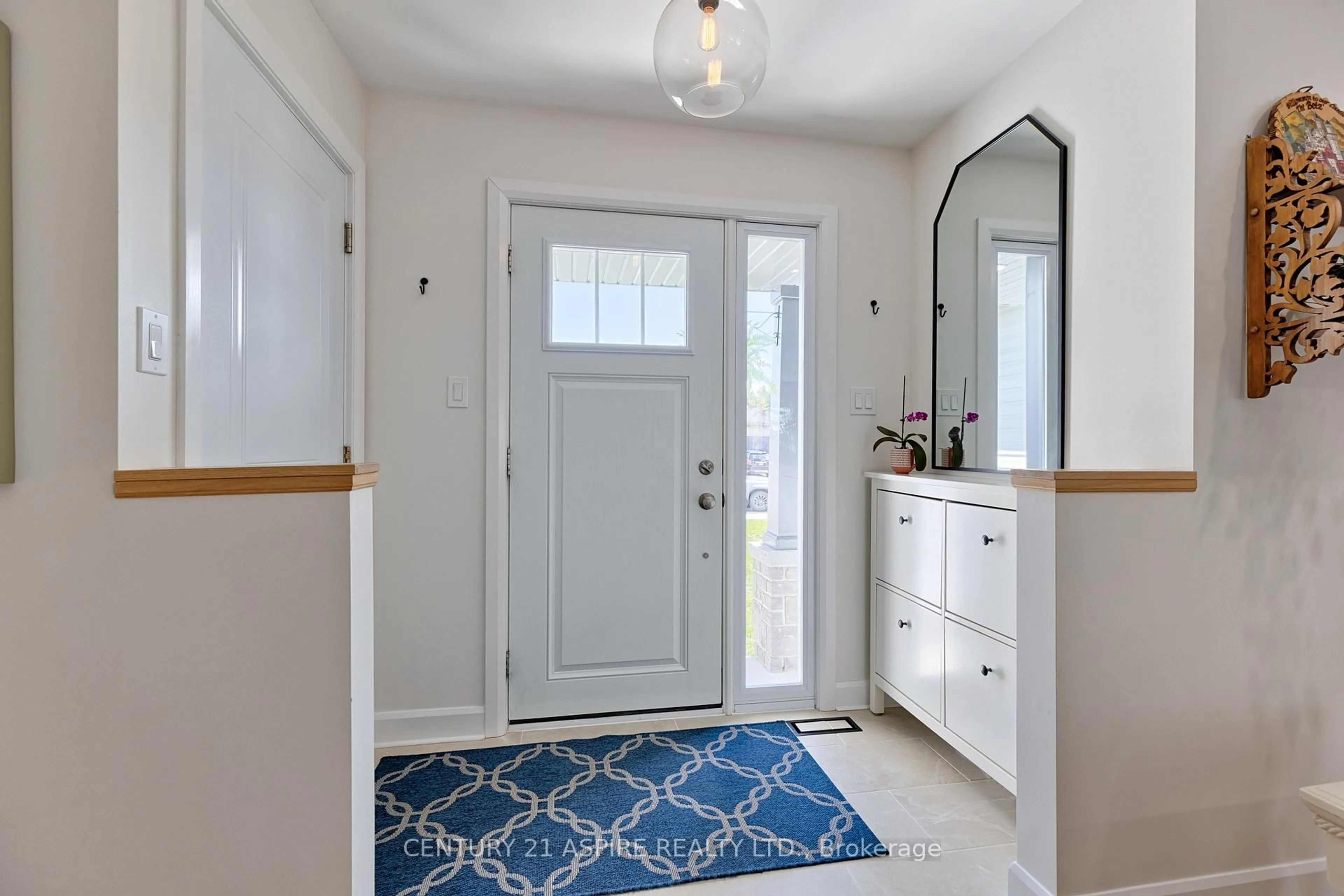 Indoor entryway for 26 Terrance Dr, Petawawa Ontario K8H 0H3