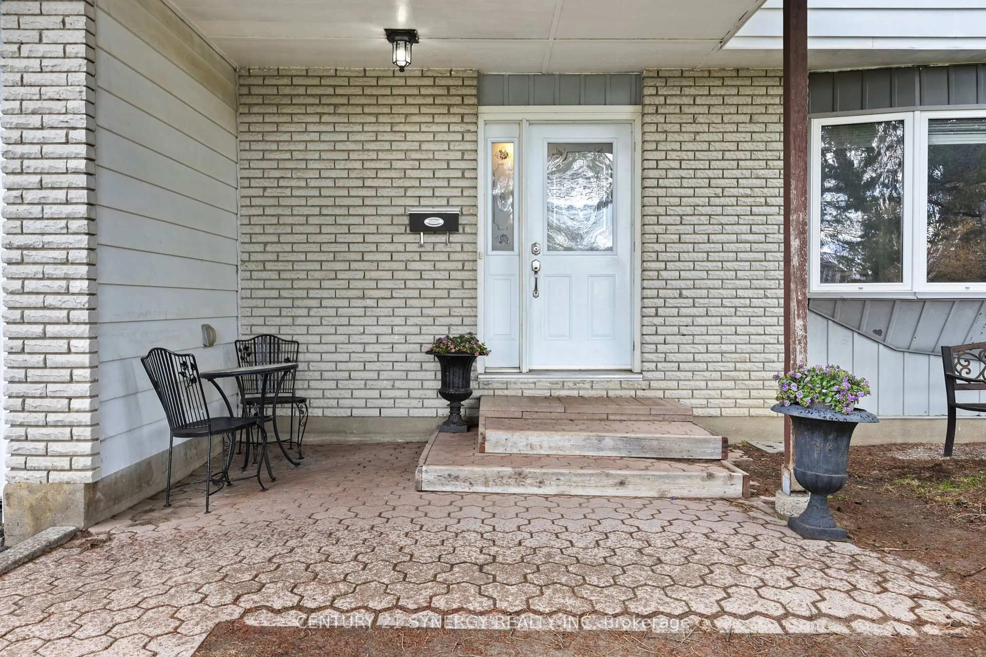 Unknown for 346 Nagel Ave, Ottawa Ontario K1E 1R6