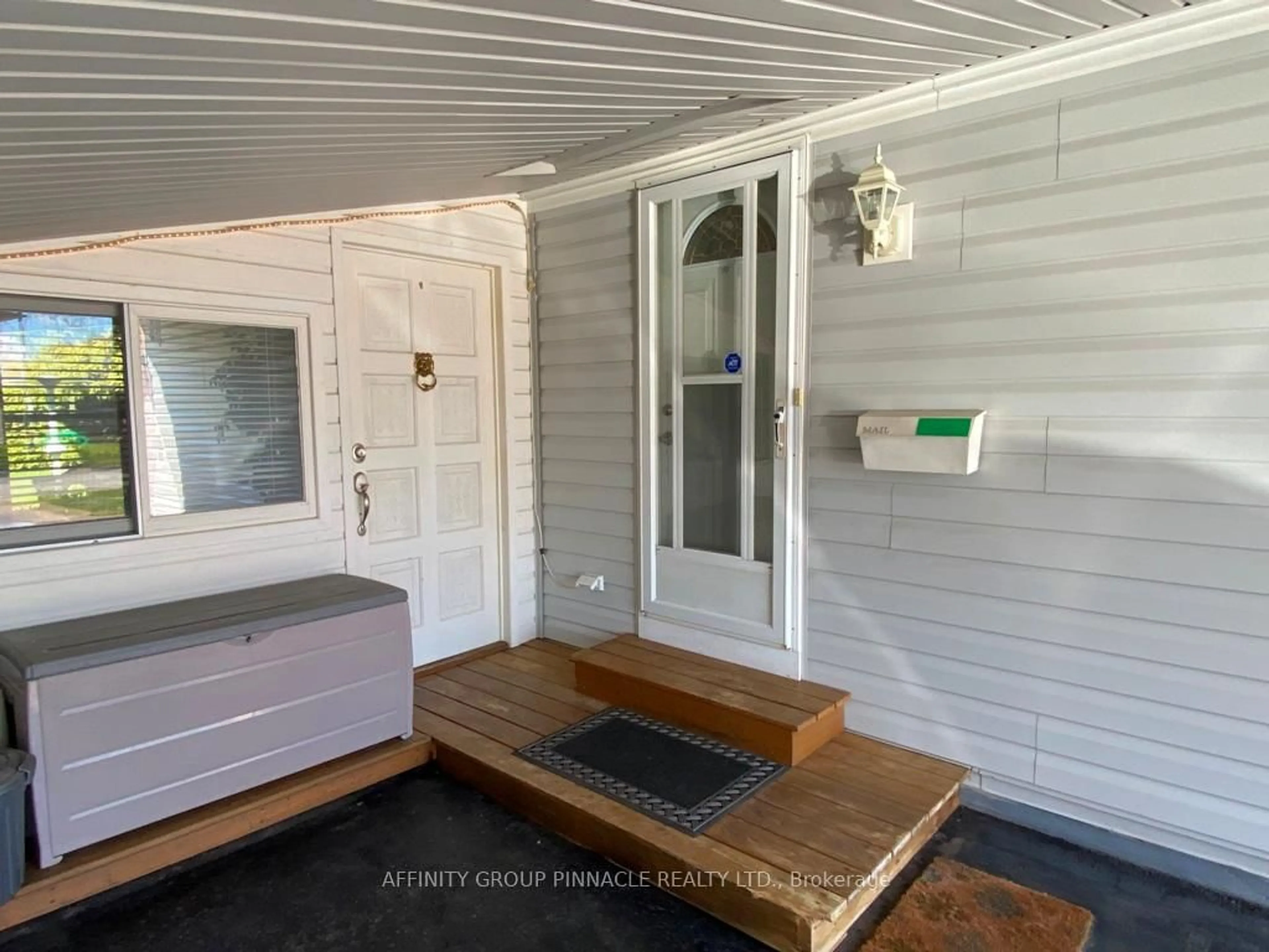Indoor entryway for 94 Sanderling Cres, Kawartha Lakes Ontario K9V 4N2