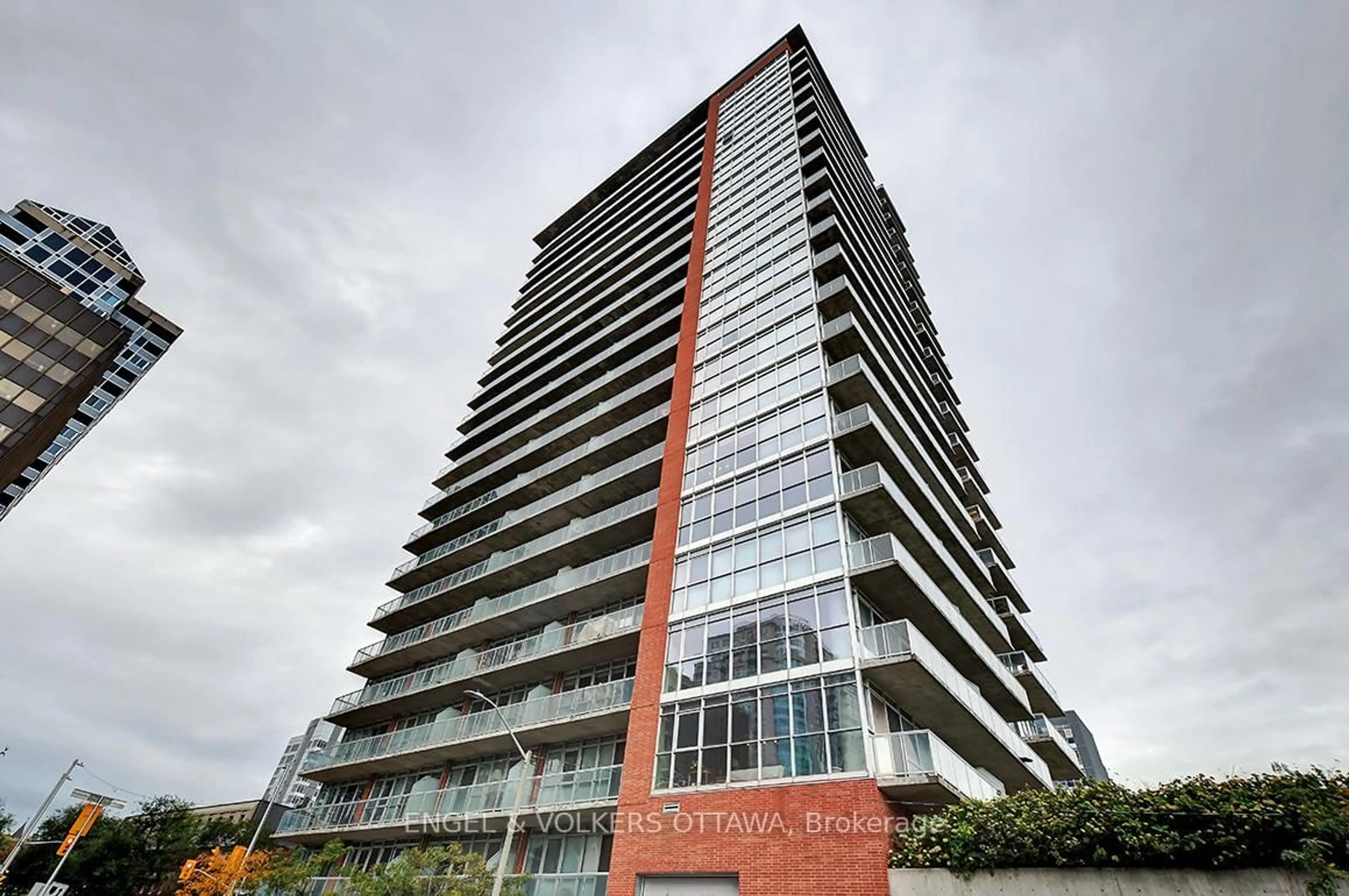 Indoor foyer for 179 George St #1008, Ottawa Ontario K1N 1J8