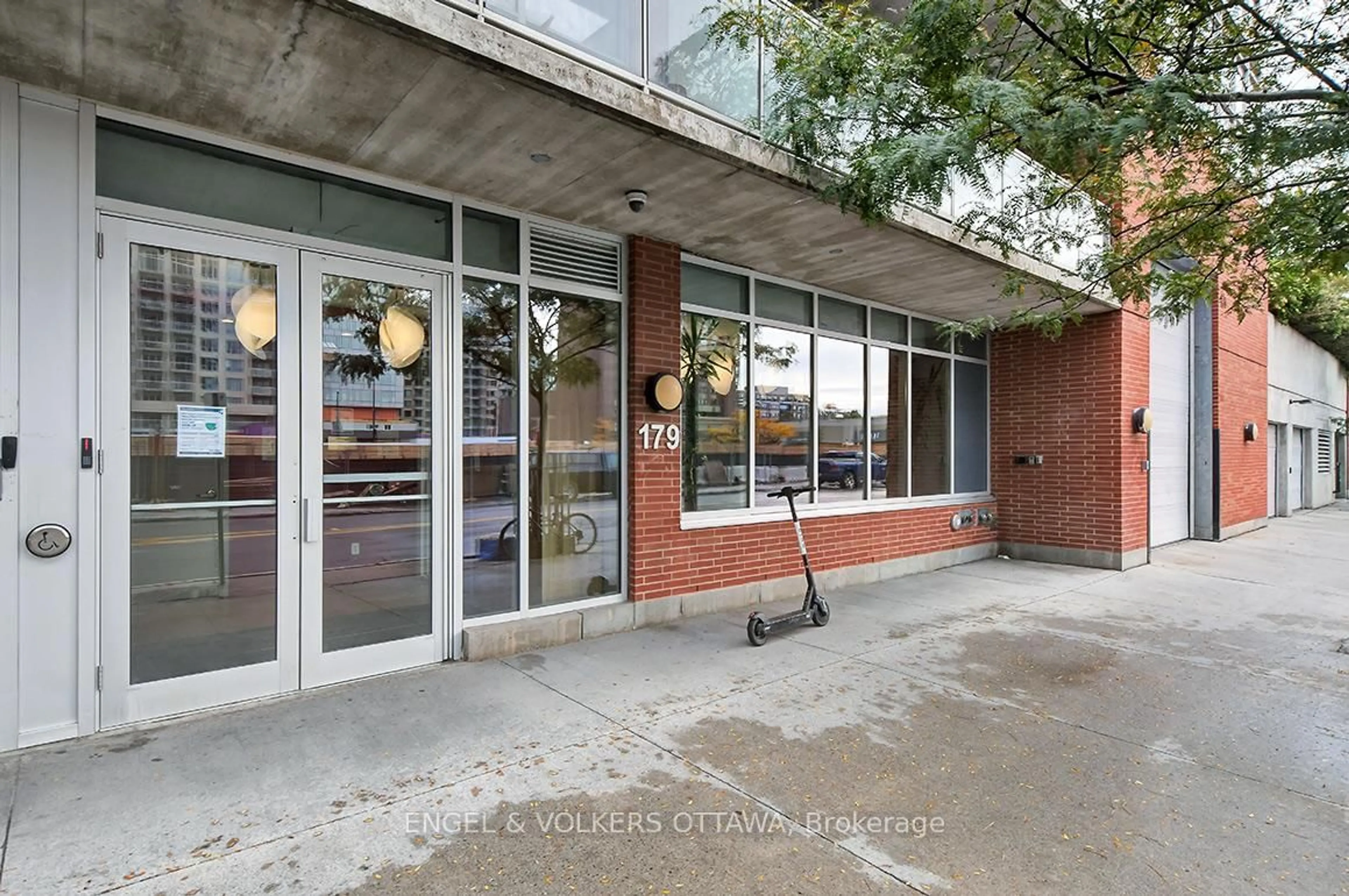 Indoor foyer for 179 George St #1008, Ottawa Ontario K1N 1J8