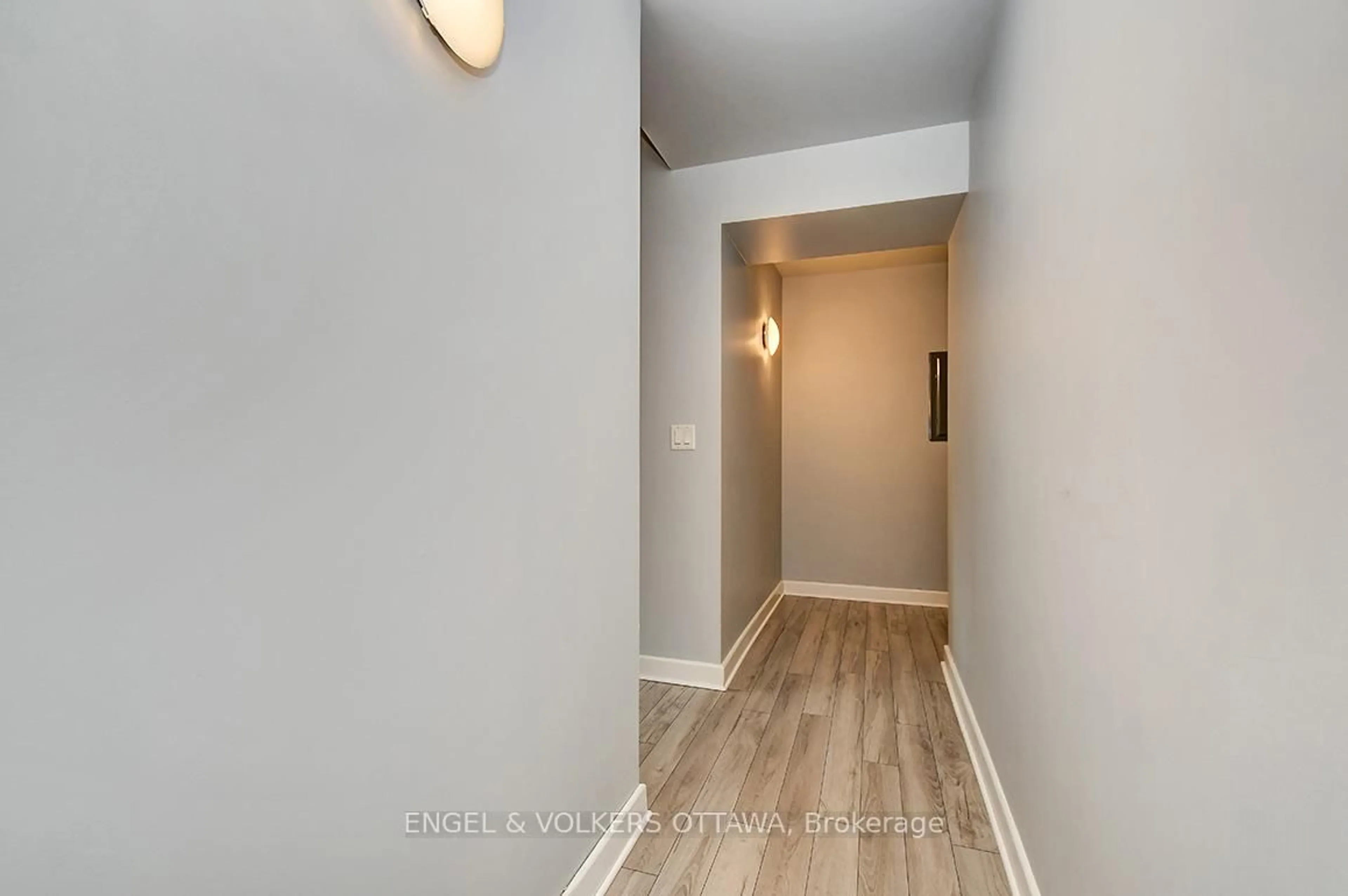 Indoor entryway for 179 George St #1008, Ottawa Ontario K1N 1J8