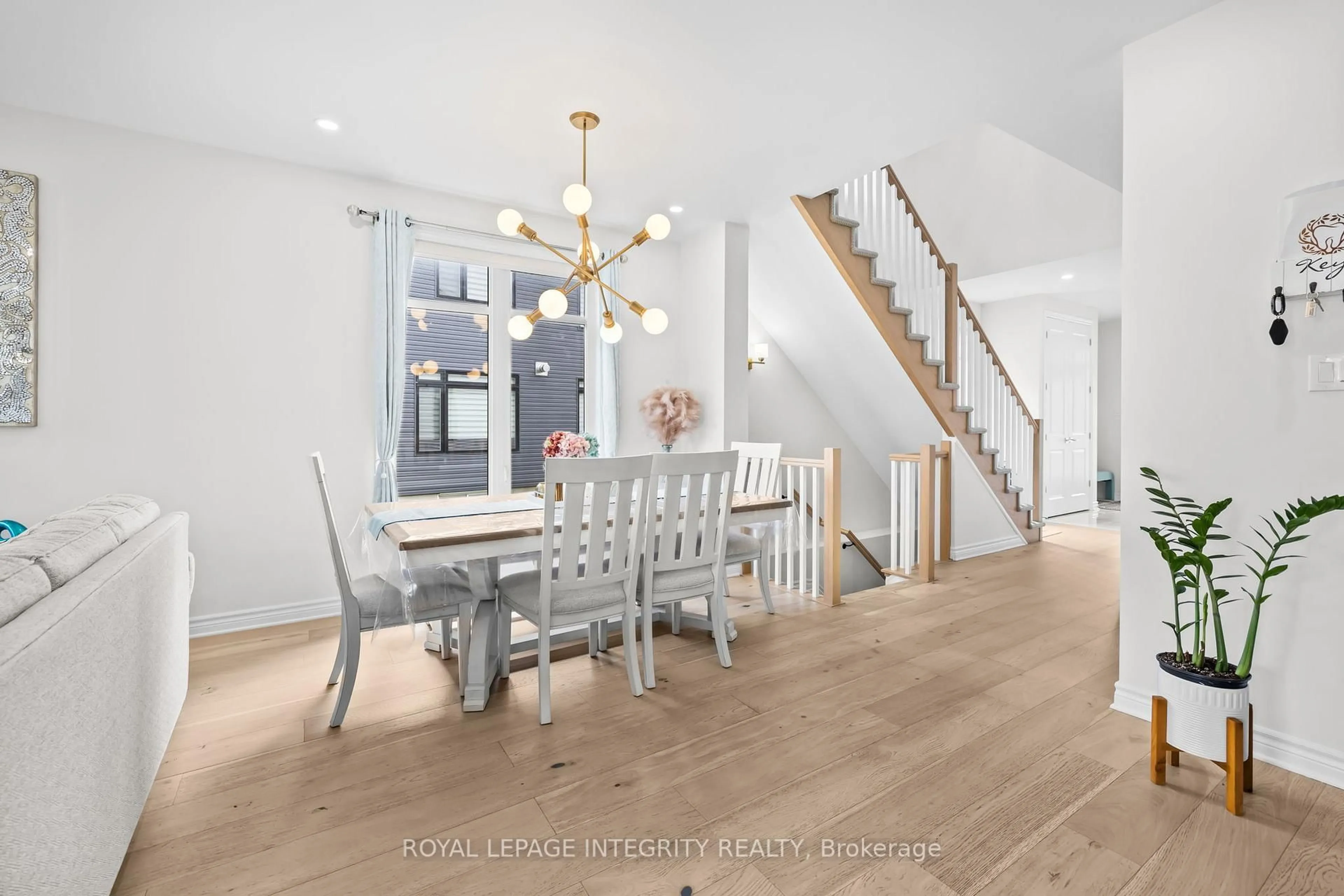 Dining room, wood/laminate floor for 113 Dagenham St, Ottawa Ontario K2S 2N5