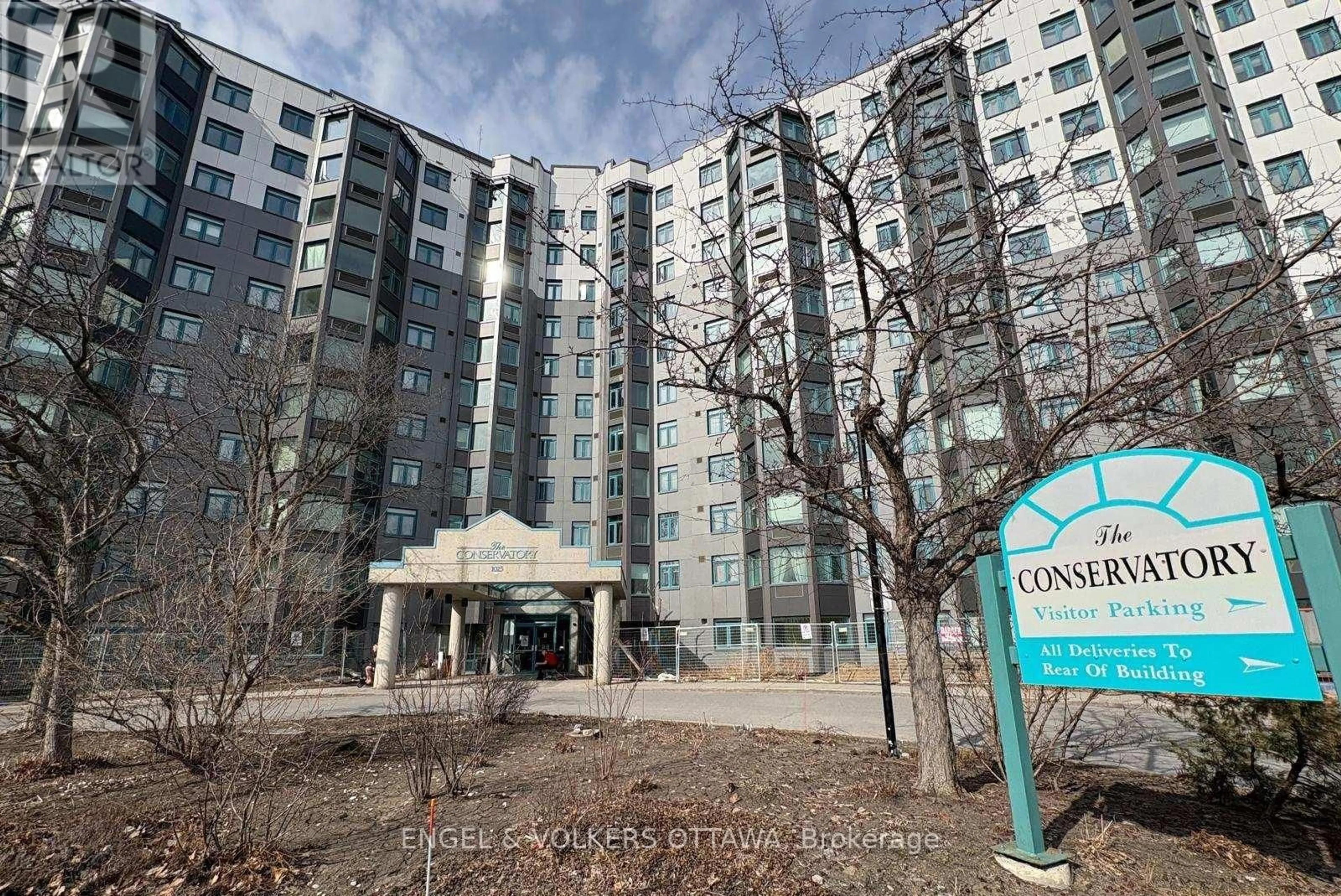 Indoor foyer for 1025 Grenon Ave #409, Ottawa Ontario K2B 8S5