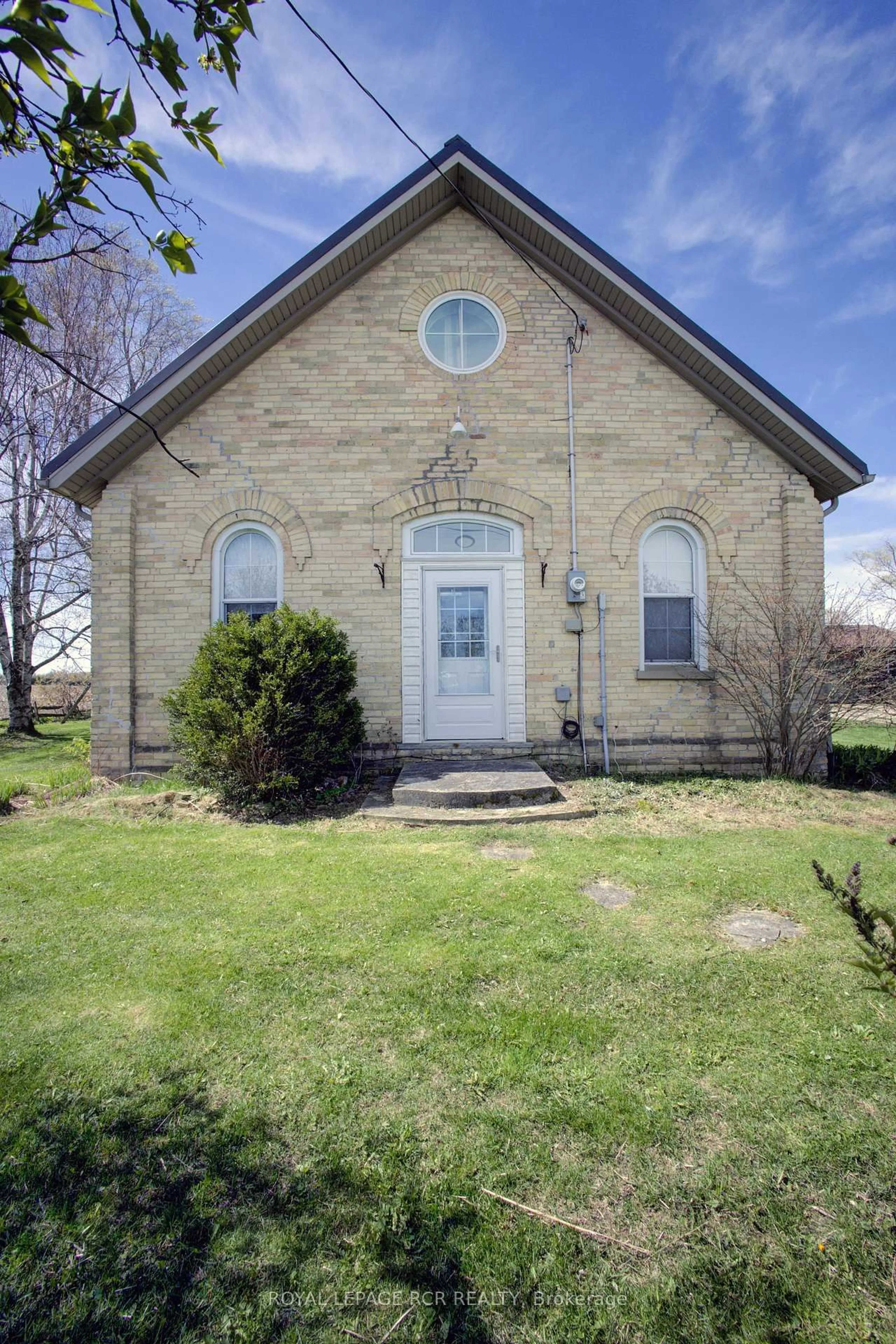 Home with brick exterior material, unknown for 8542 Concession 12, Mapleton Ontario N0G 2P0