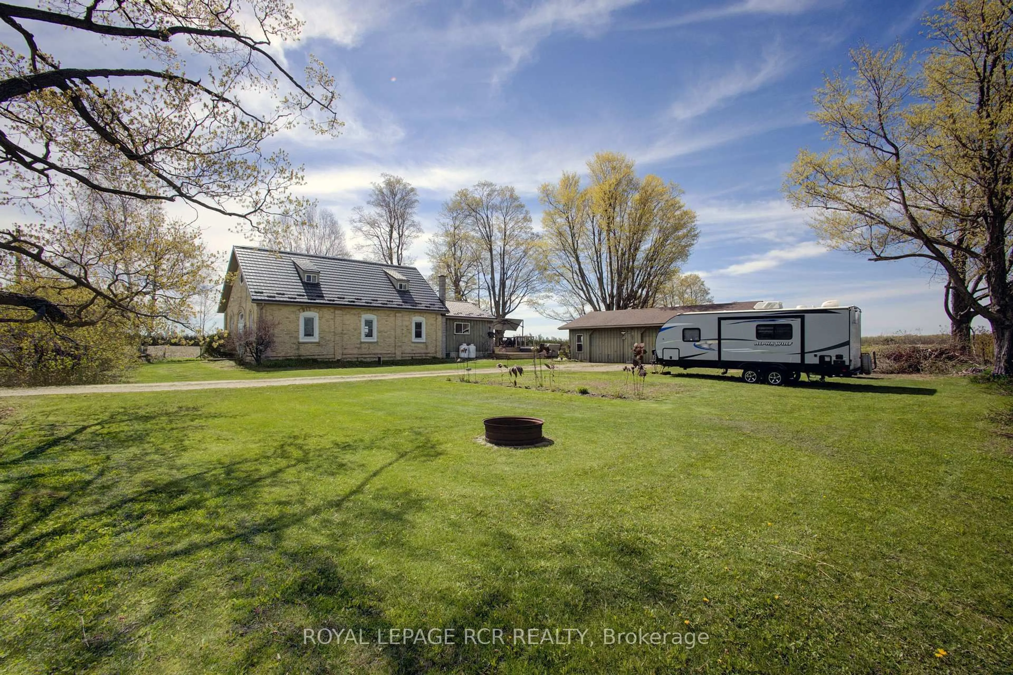 A pic from outside/outdoor area/front of a property/back of a property/a pic from drone, unknown for 8542 Concession 12, Mapleton Ontario N0G 2P0