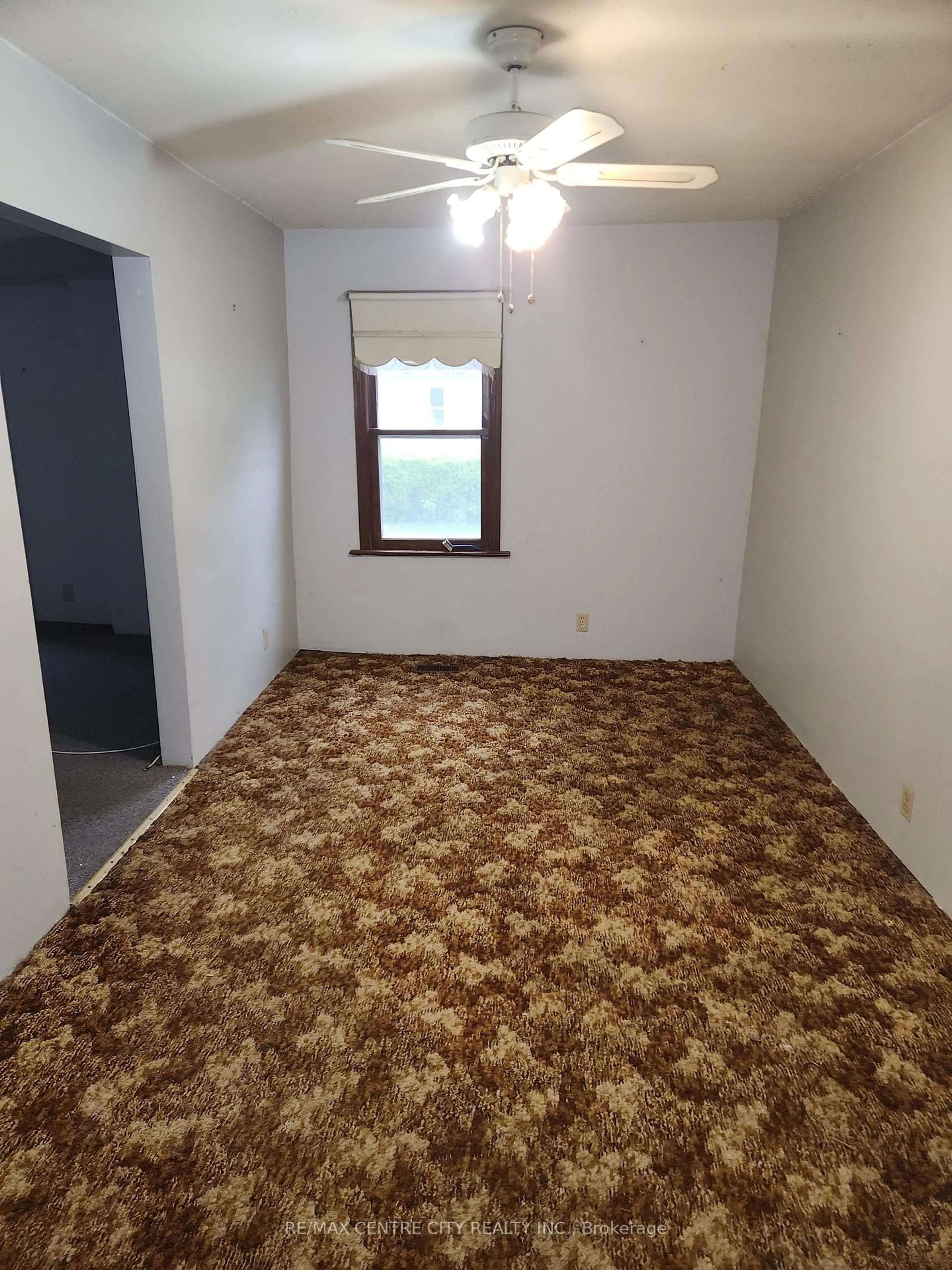A pic of a room for 30 Queen St, Strathroy-Caradoc Ontario N7G 2H7