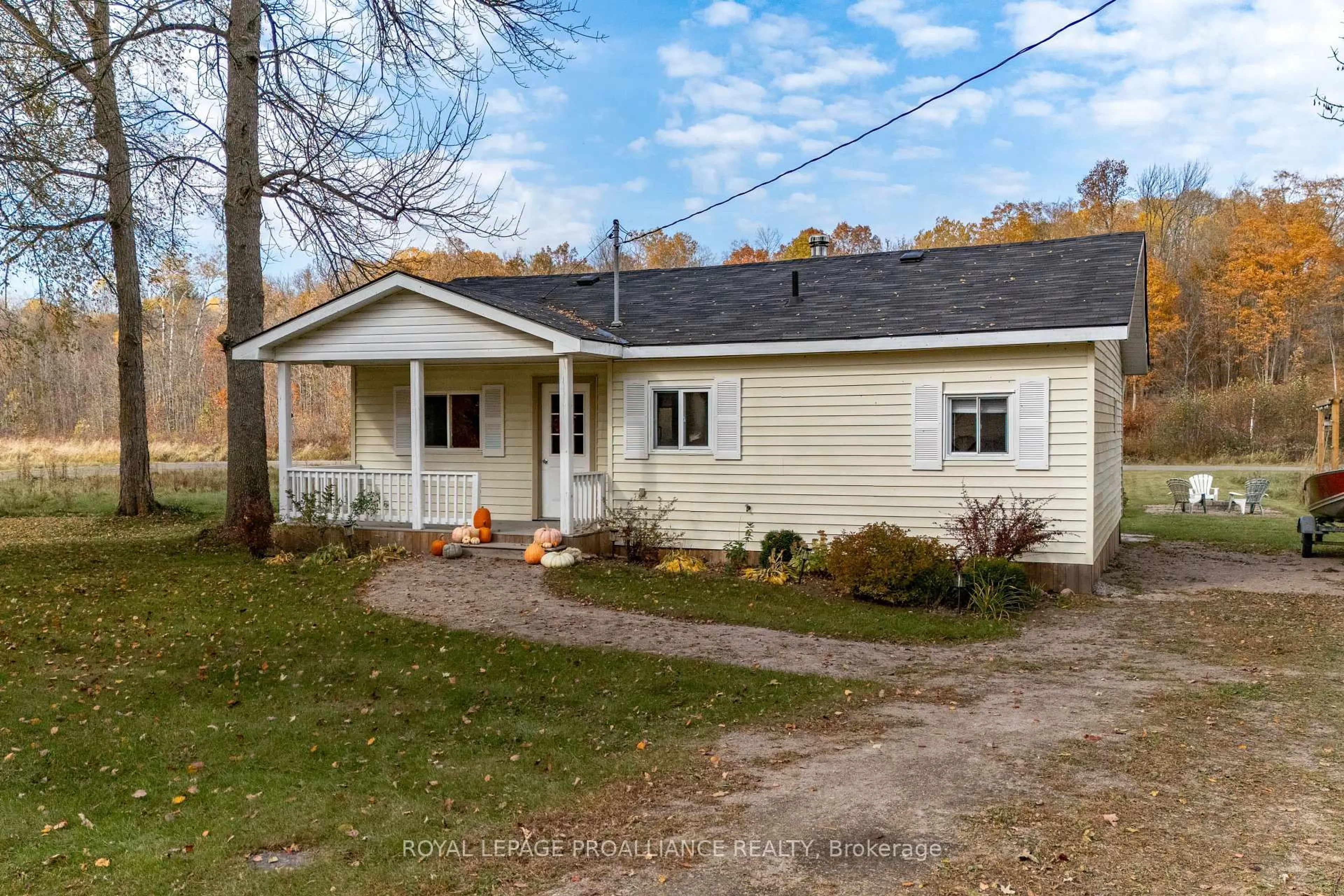A pic from outside/outdoor area/front of a property/back of a property/a pic from drone, street for 1019 Turner Way, Arden Ontario K0H 1B0