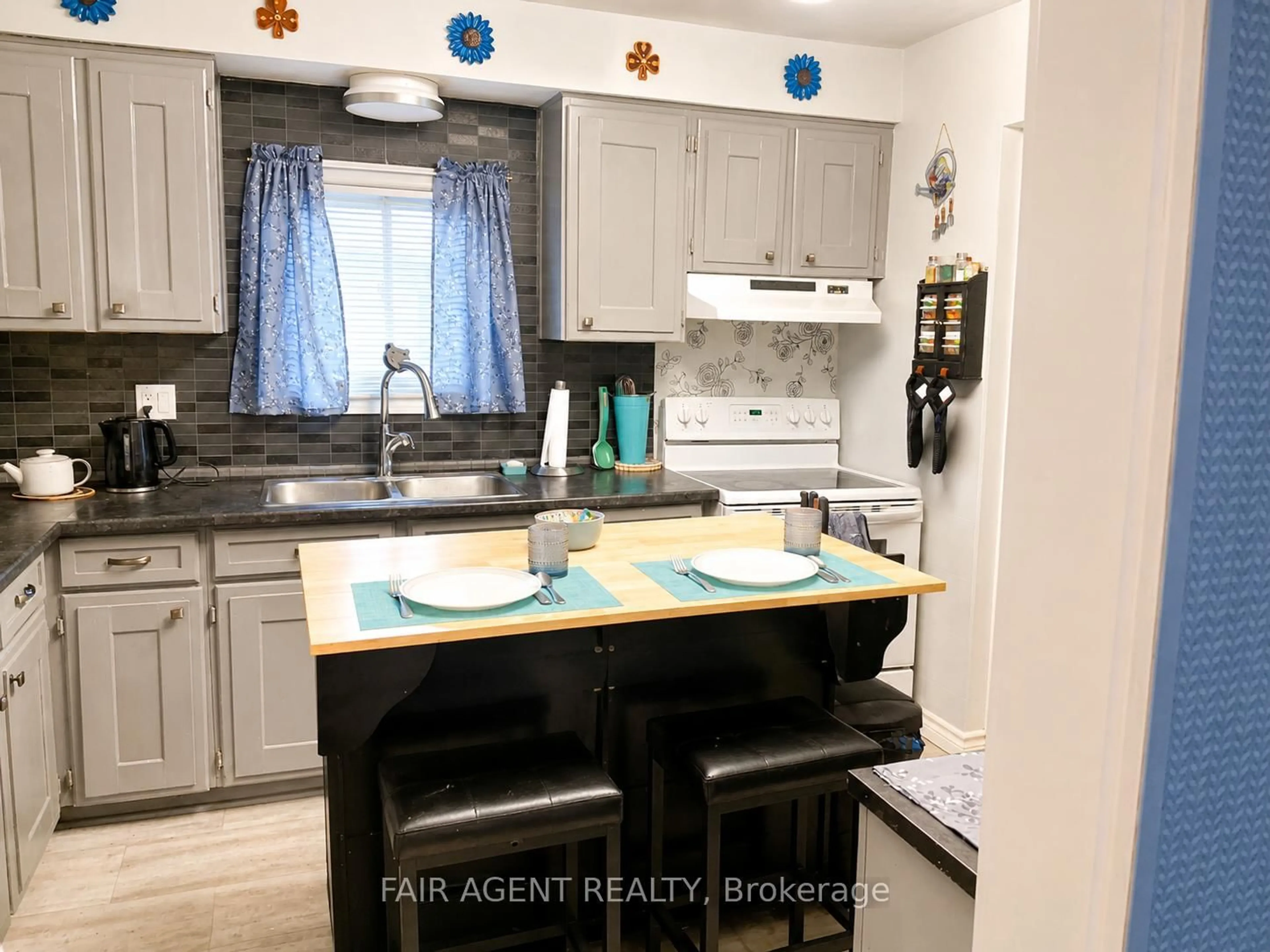 Open concept kitchen, ceramic/tile floor for 1822 CULVER Dr, London East Ontario N5V 3K6