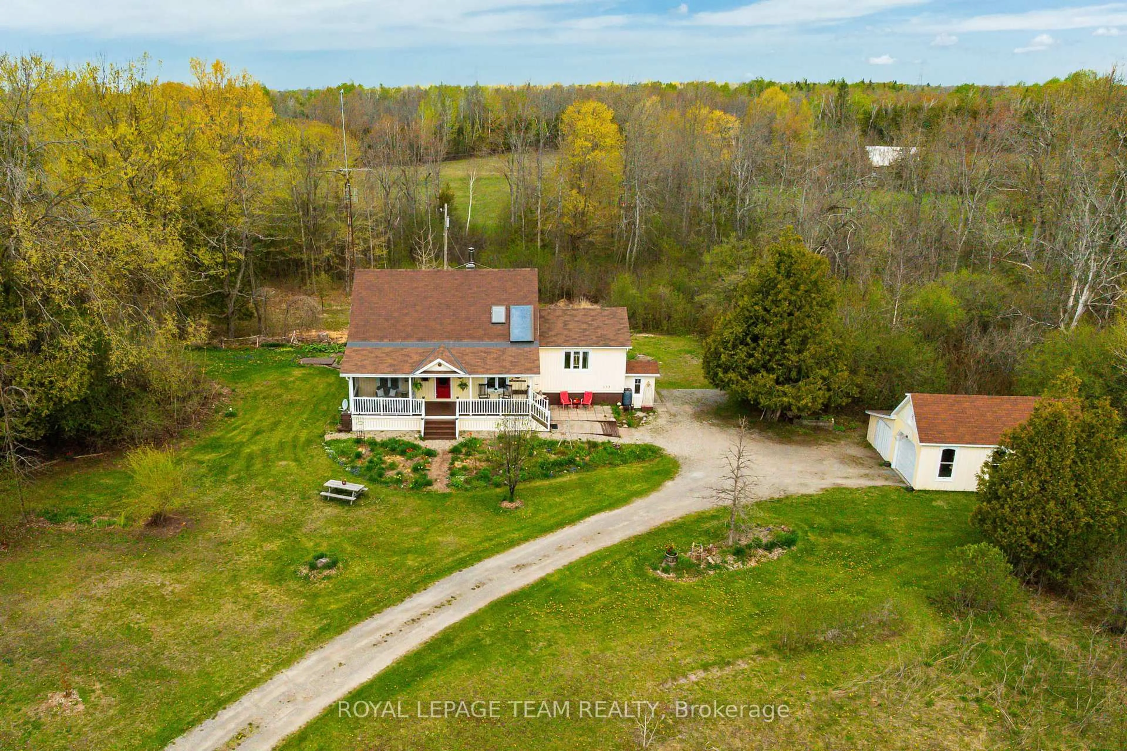 A pic from outside/outdoor area/front of a property/back of a property/a pic from drone, water/lake/river/ocean view for 167 Gardiner Rd, Merrickville-Wolford Ontario K0G 1R0