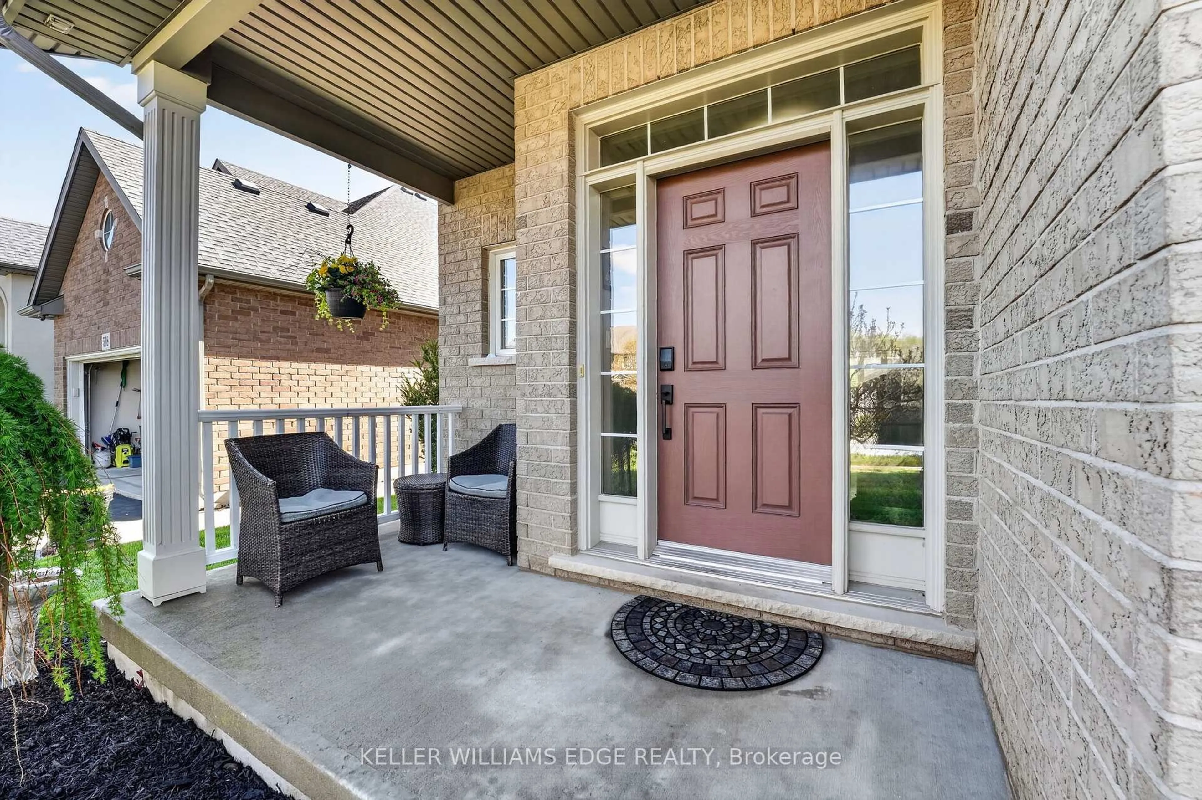 Indoor entryway for 502 Carrie Ave, Fort Erie Ontario L0S 1N0