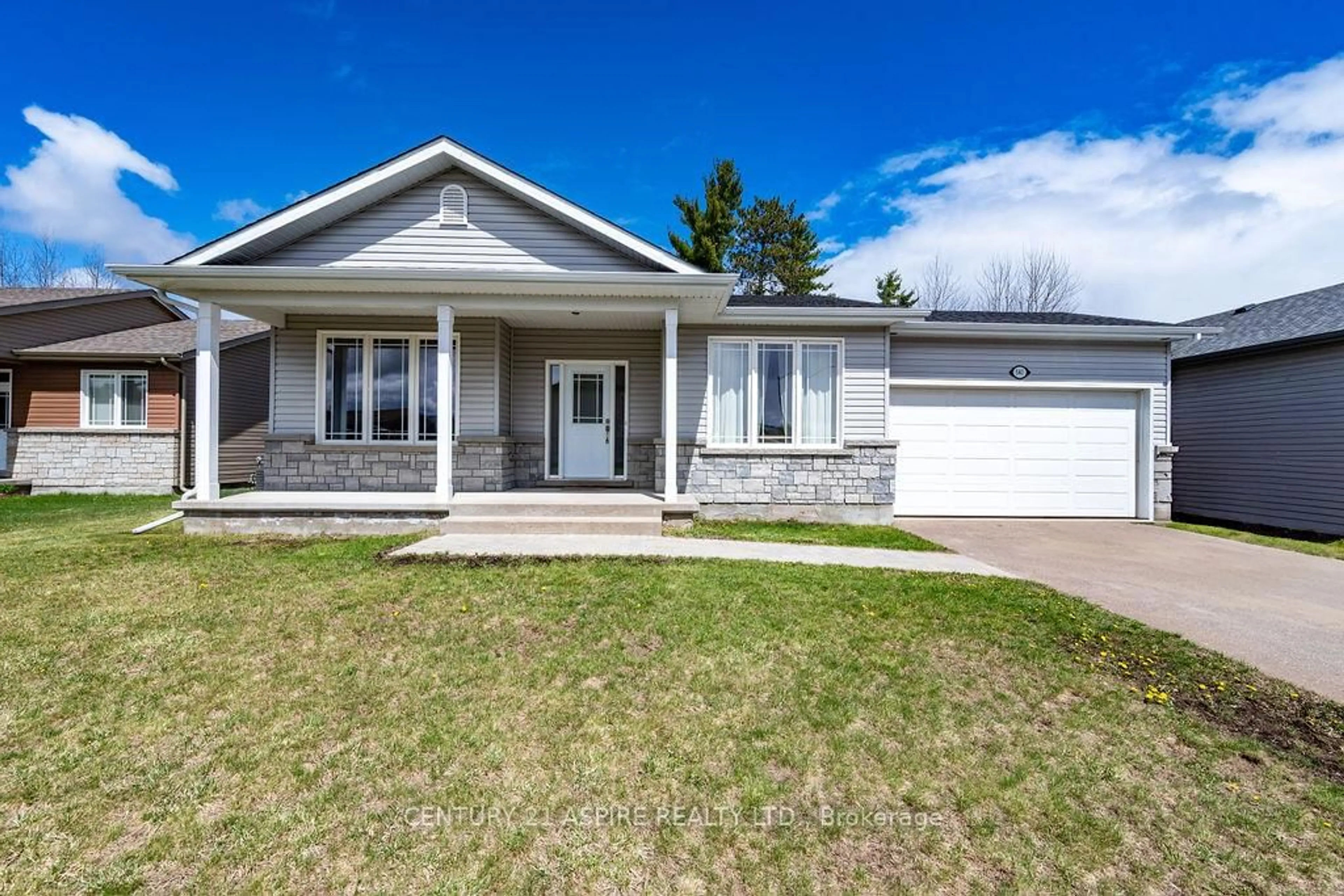 Home with vinyl exterior material, street for 541 Gardner Cres, Petawawa Ontario K8H 0C4