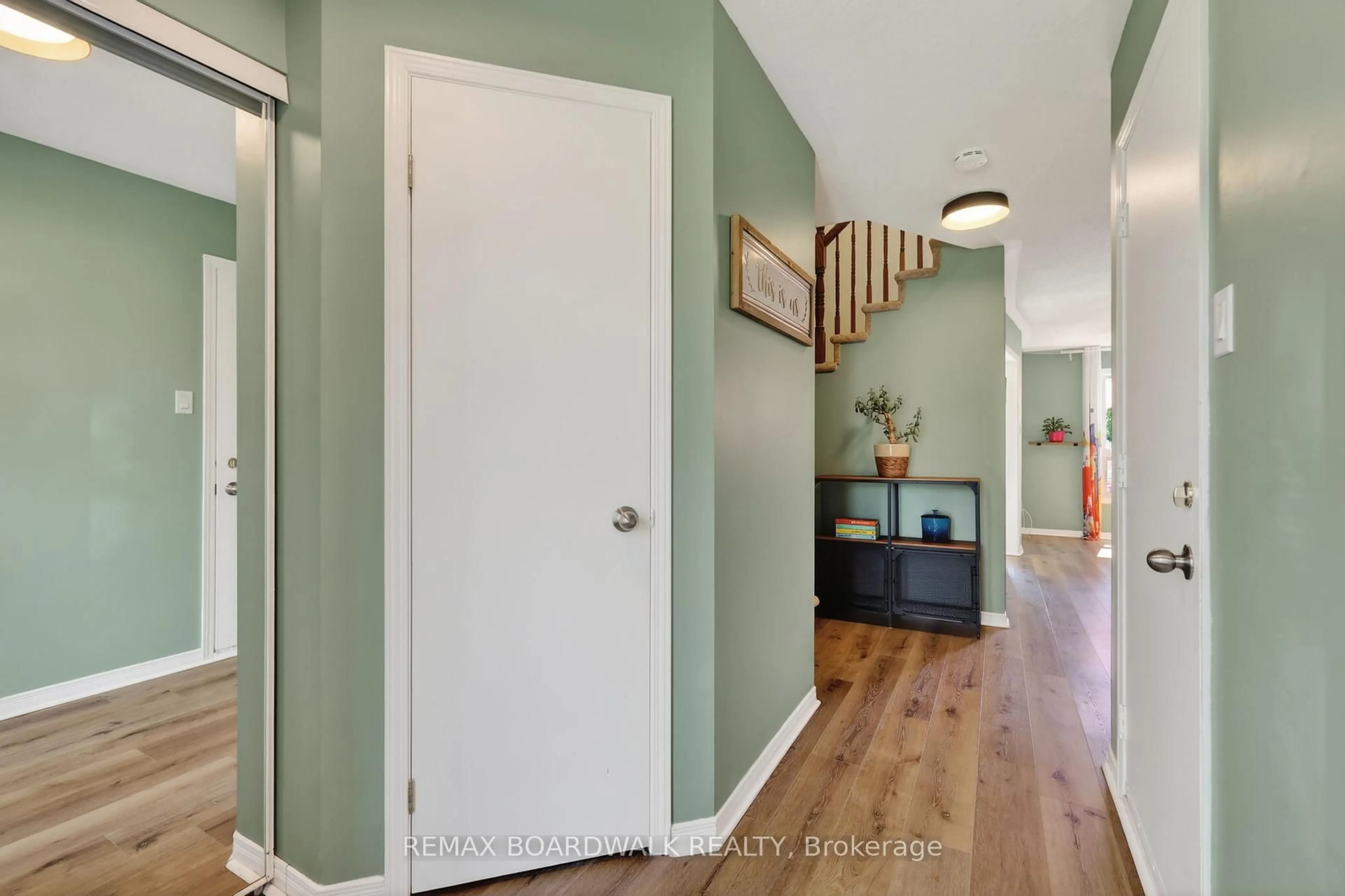Indoor entryway for 228 Jamieson St, Almonte Ontario K0A 1A0