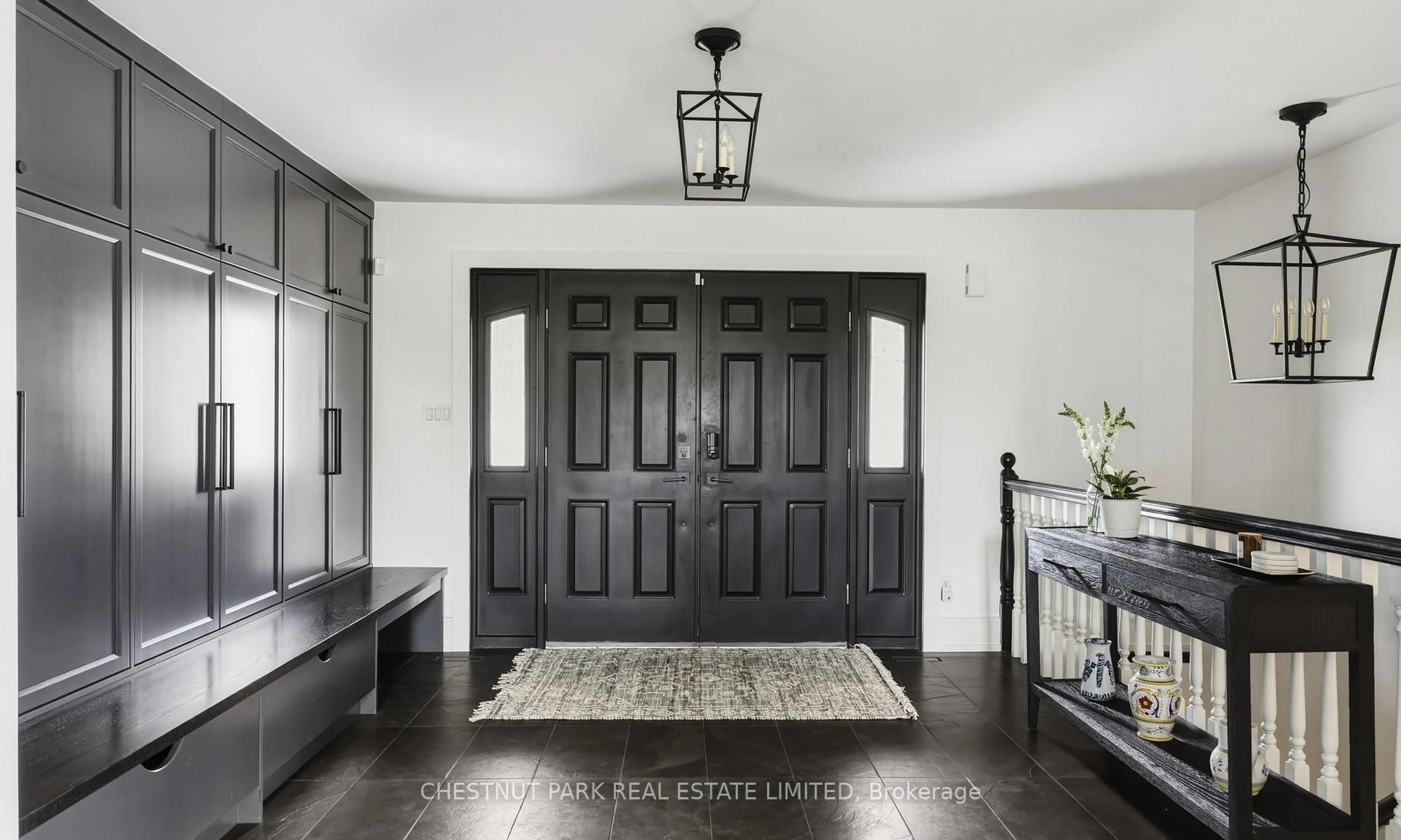 Indoor entryway for 286364 10th Sdrd, Mono Ontario L9W 6P7