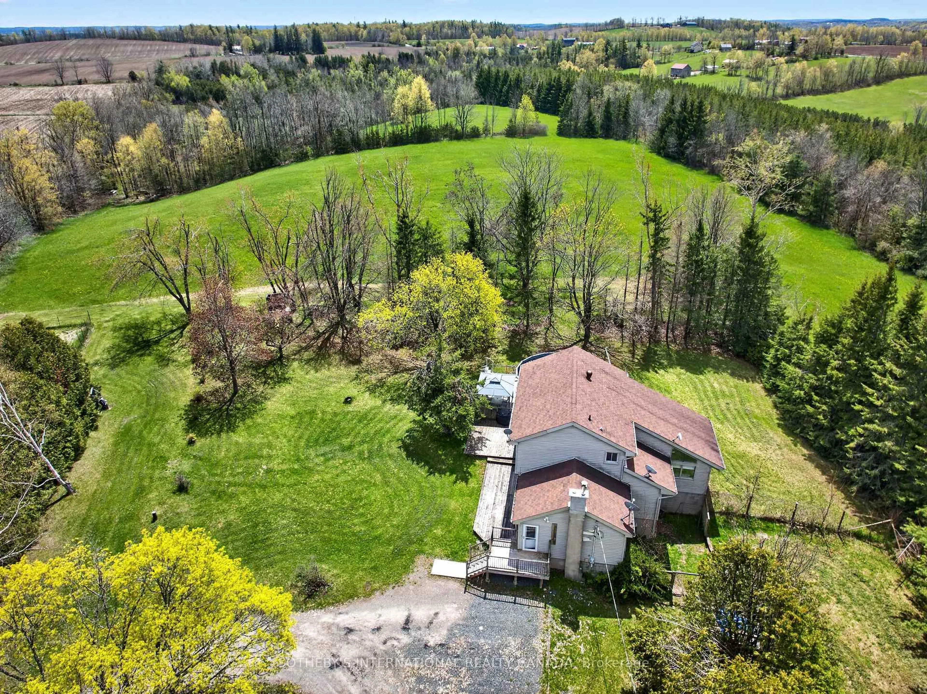 A pic from outside/outdoor area/front of a property/back of a property/a pic from drone, unknown for 991 9th Line, Trent Hills Ontario K0L 1L0