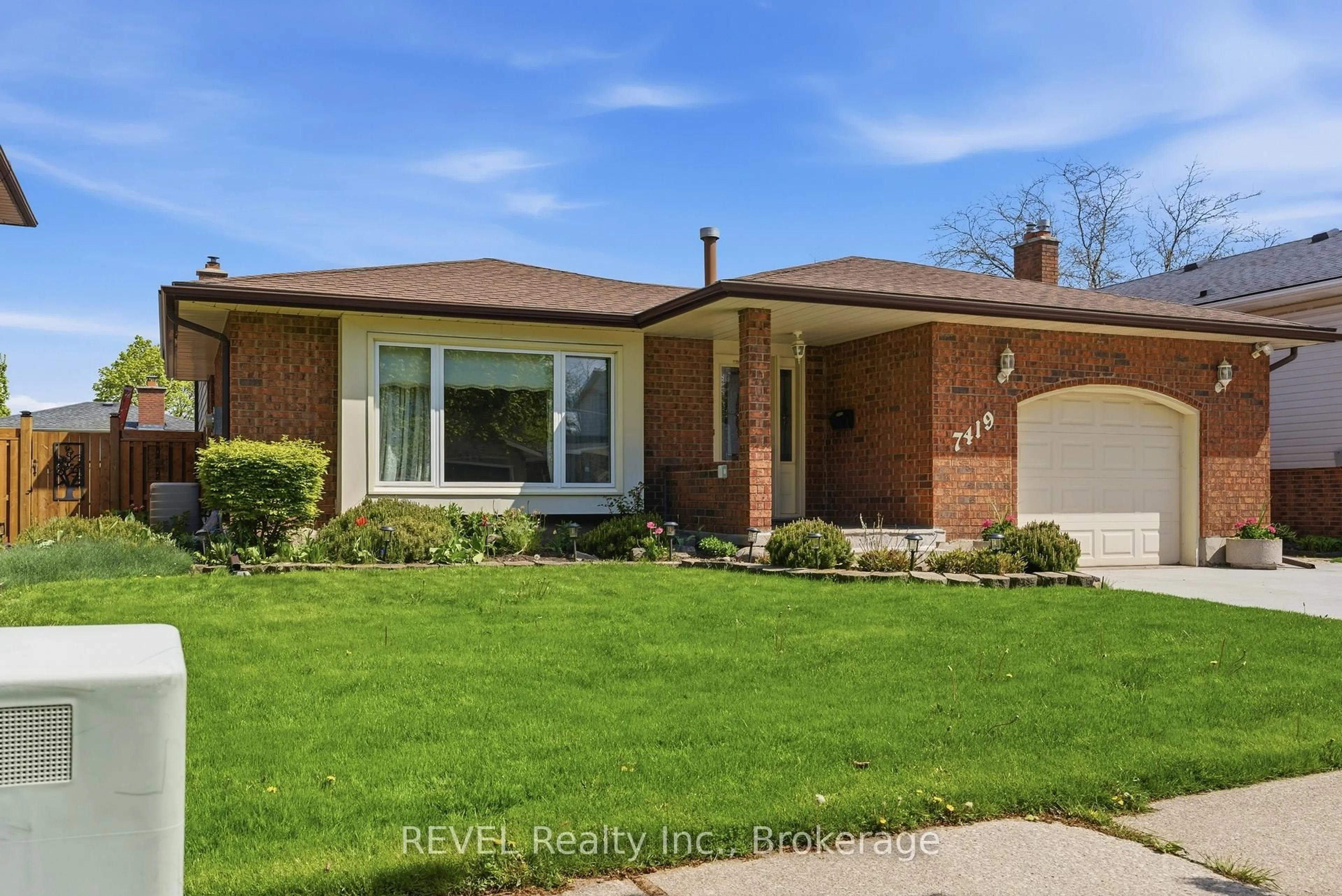 Home with brick exterior material, street for 7419 Green Boughs Rd, Niagara Falls Ontario L2J 3Y8
