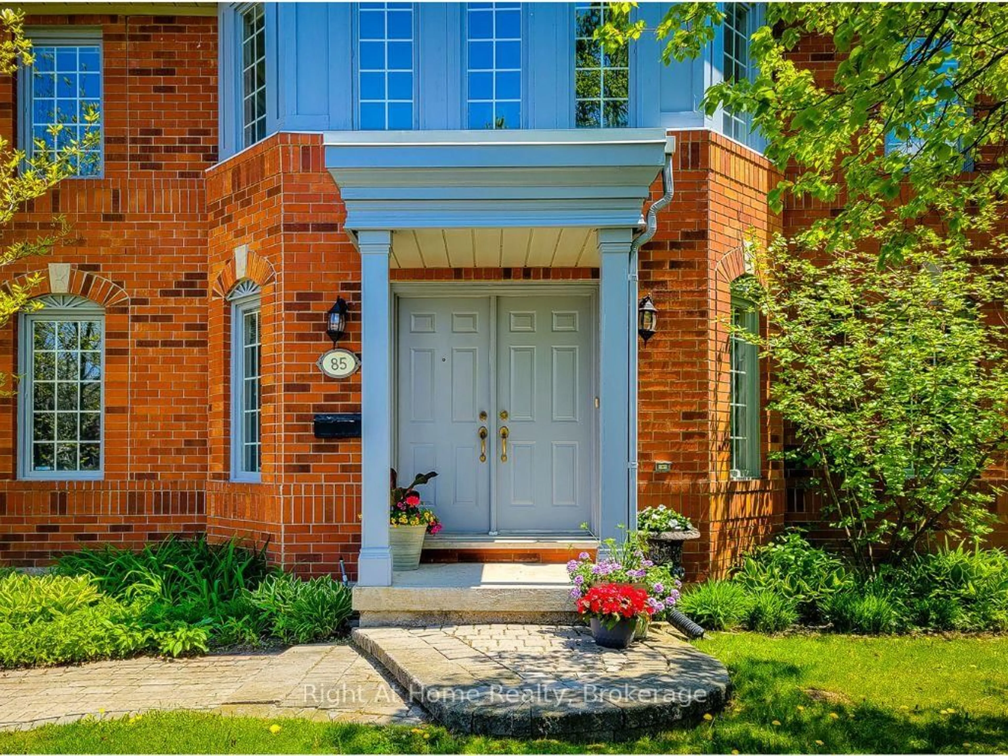 Home with brick exterior material, street for 85 Meadowlands Blvd, Hamilton Ontario L9K 1H8