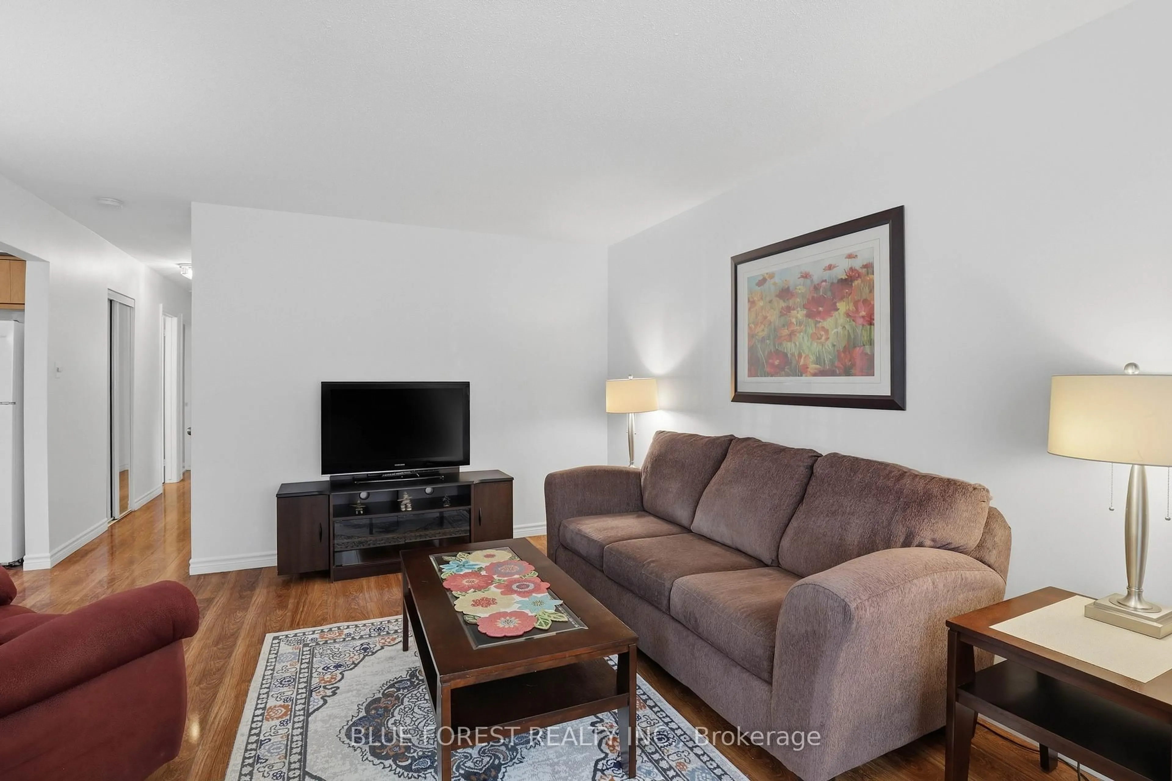 Living room with furniture, wood/laminate floor for 93 Nicholas Cres, London South Ontario N6E 2E8