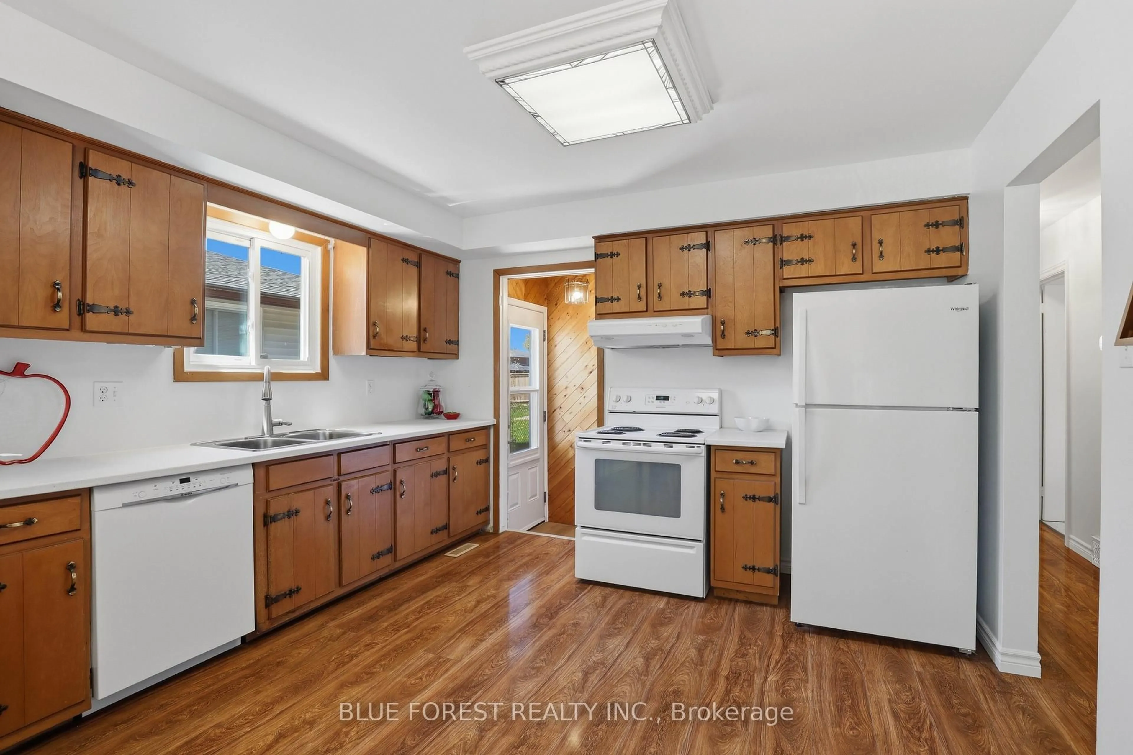 Standard kitchen, unknown for 93 Nicholas Cres, London South Ontario N6E 2E8