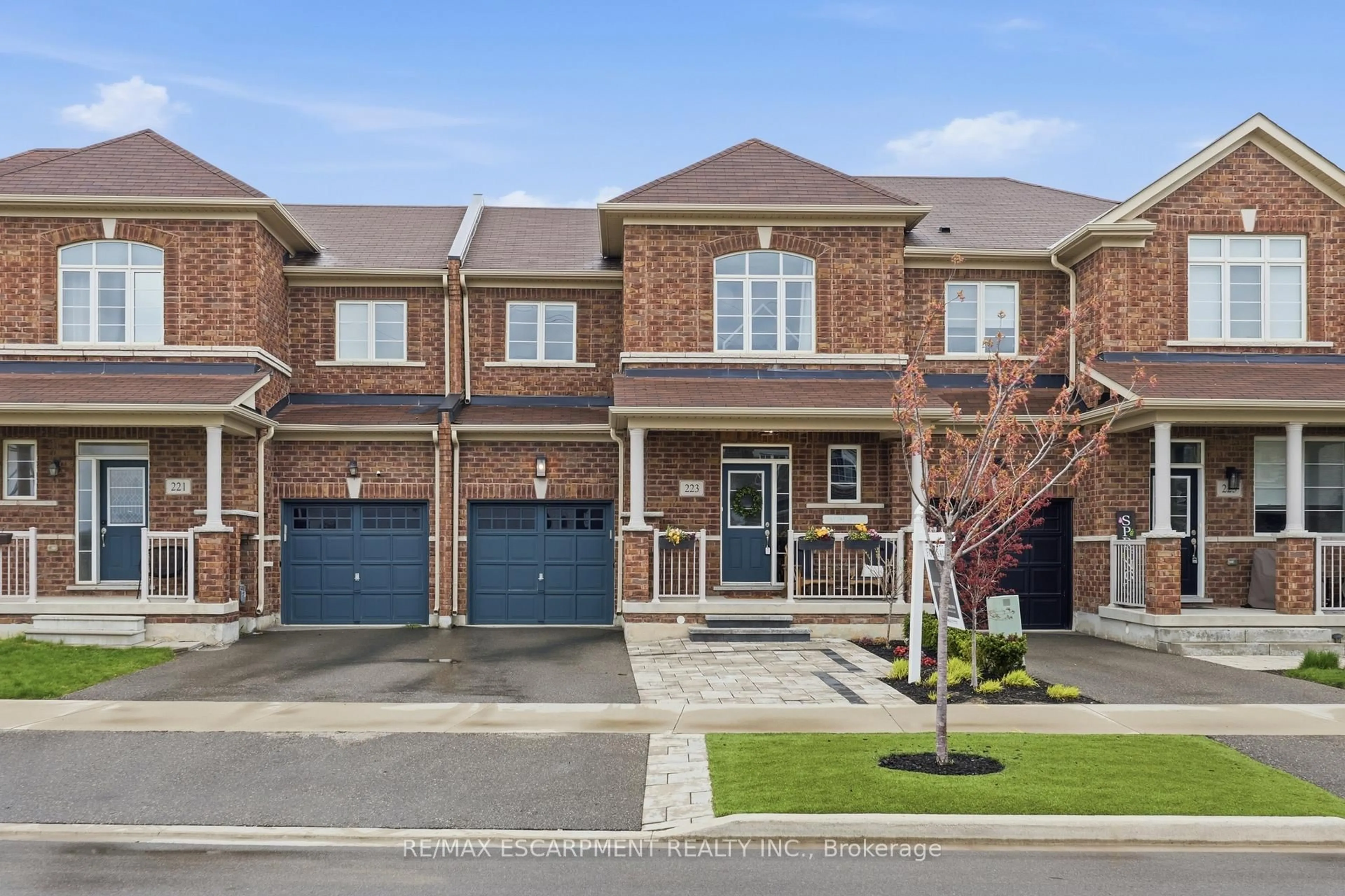 Home with brick exterior material, street for 223 Skinner Rd, Hamilton Ontario L8B 1X2