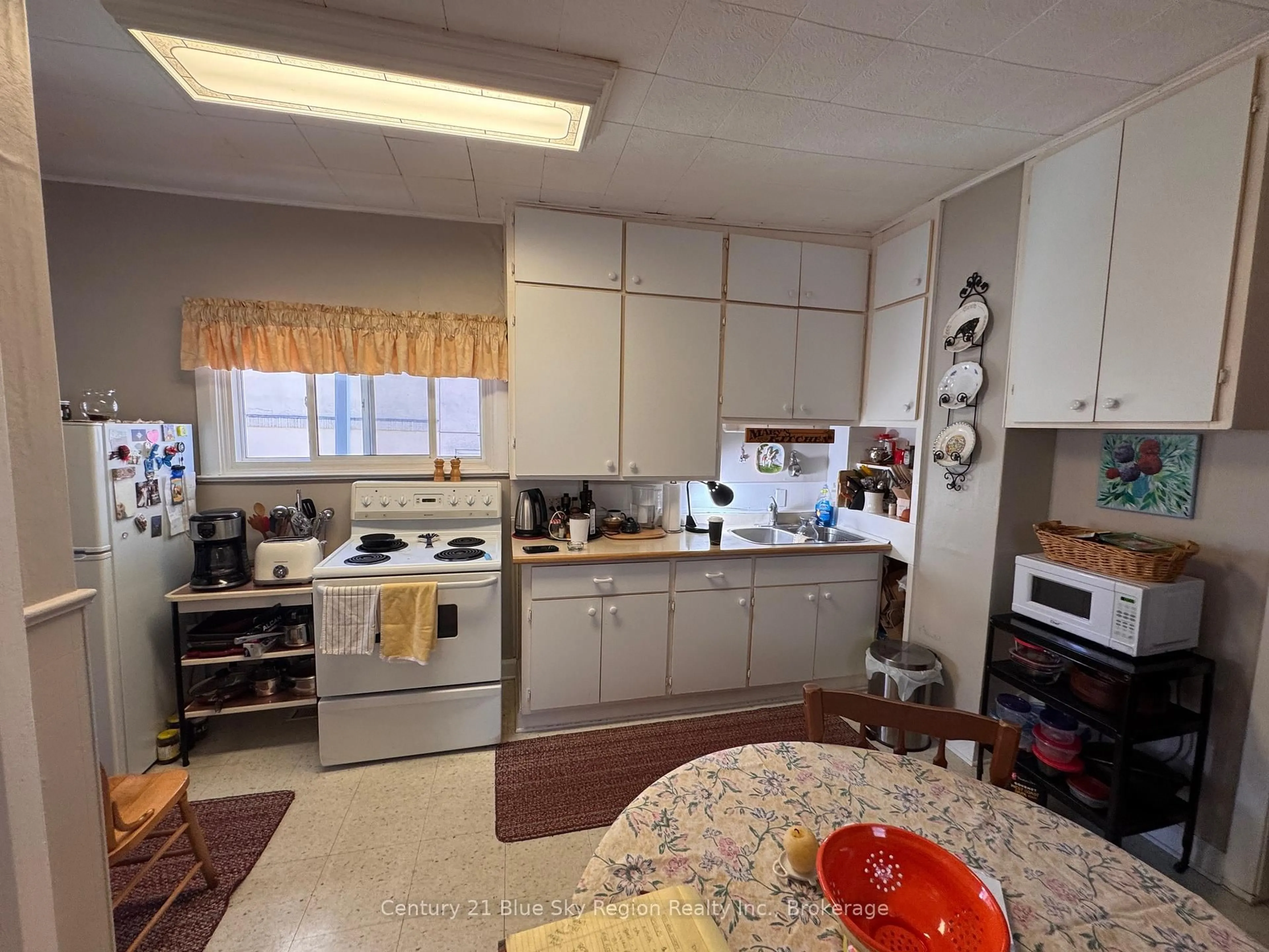 Unknown for 832 Main St, North Bay Ontario P1B 2V9