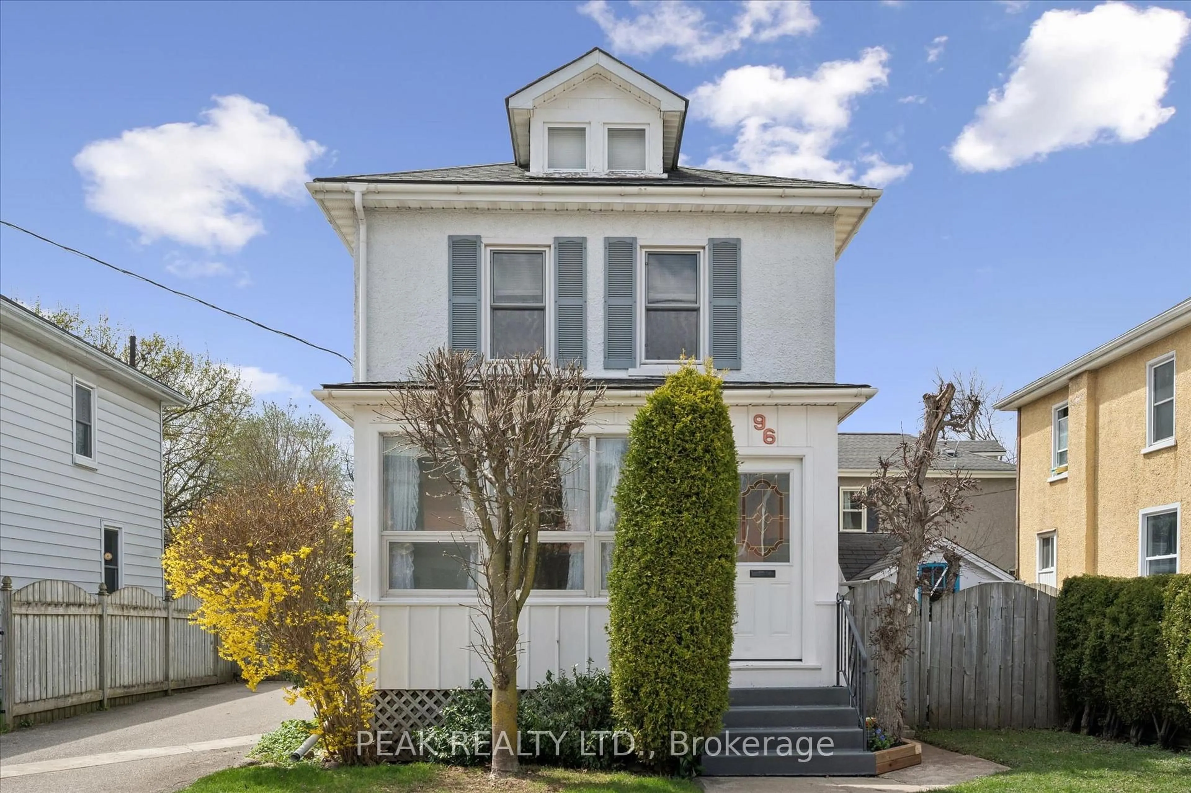 A pic from outside/outdoor area/front of a property/back of a property/a pic from drone, street for 96 Glenmorris St, Cambridge Ontario N1S 2Y9