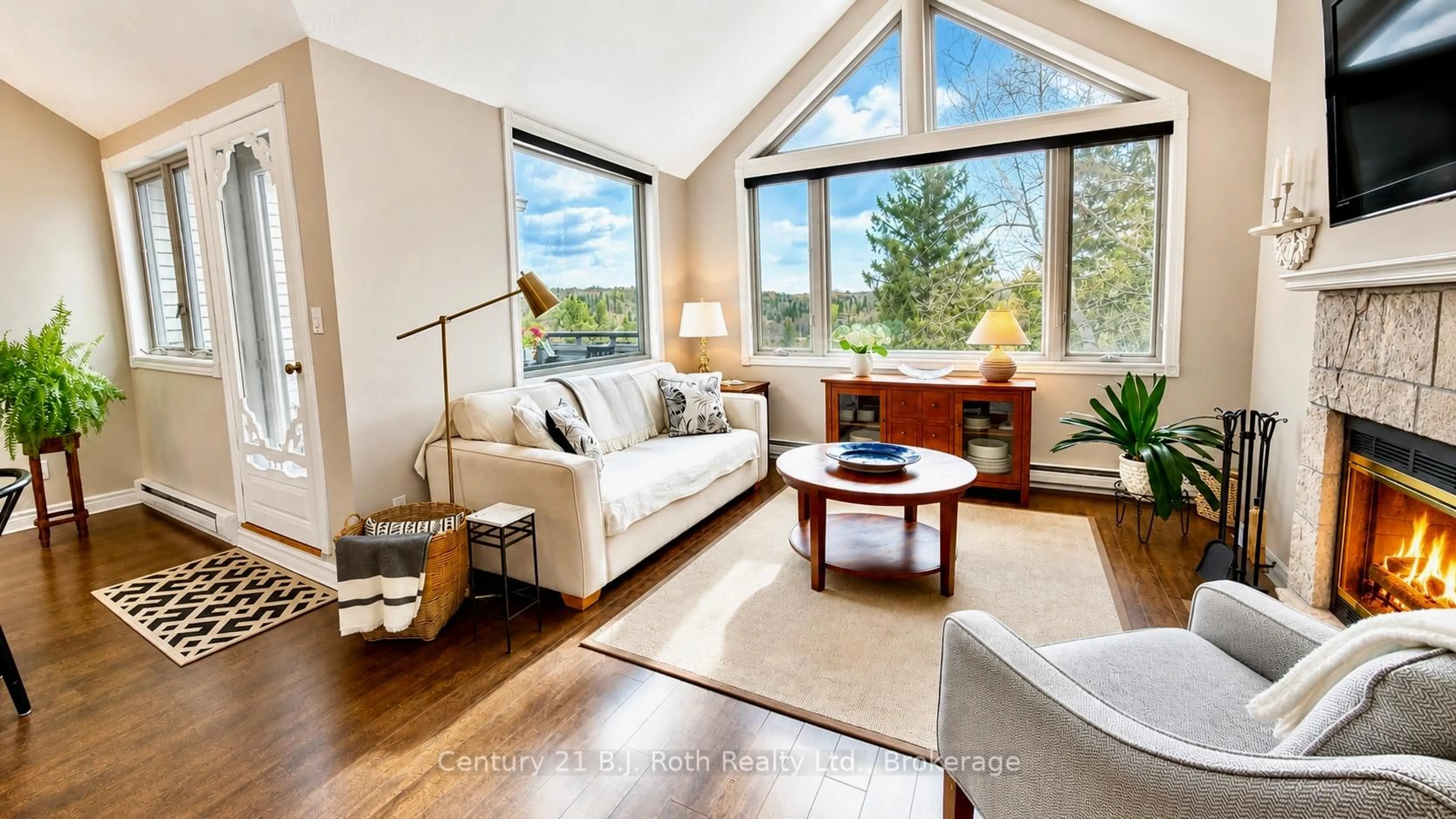 Living room with furniture, wood/laminate floor for 331 Grandview Hilltop Dr, Huntsville Ontario P1H 2J5