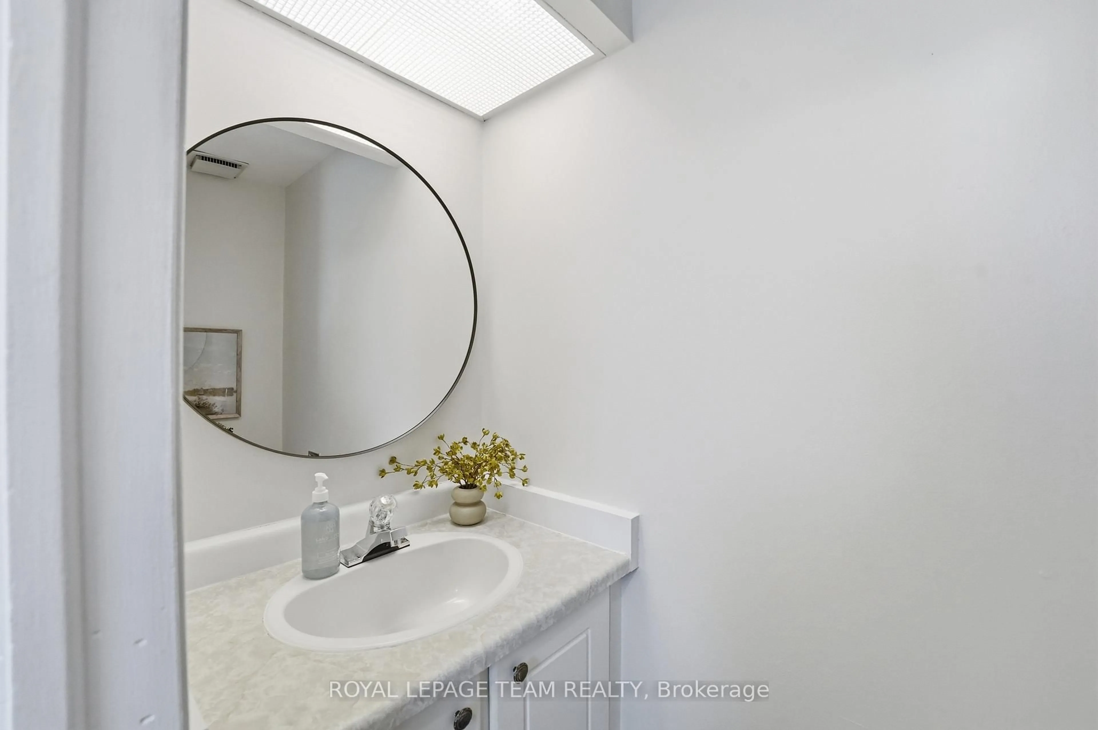 Standard bathroom, ceramic/tile floor for 67 Castlefrank Rd, Ottawa Ontario K2L 2E6