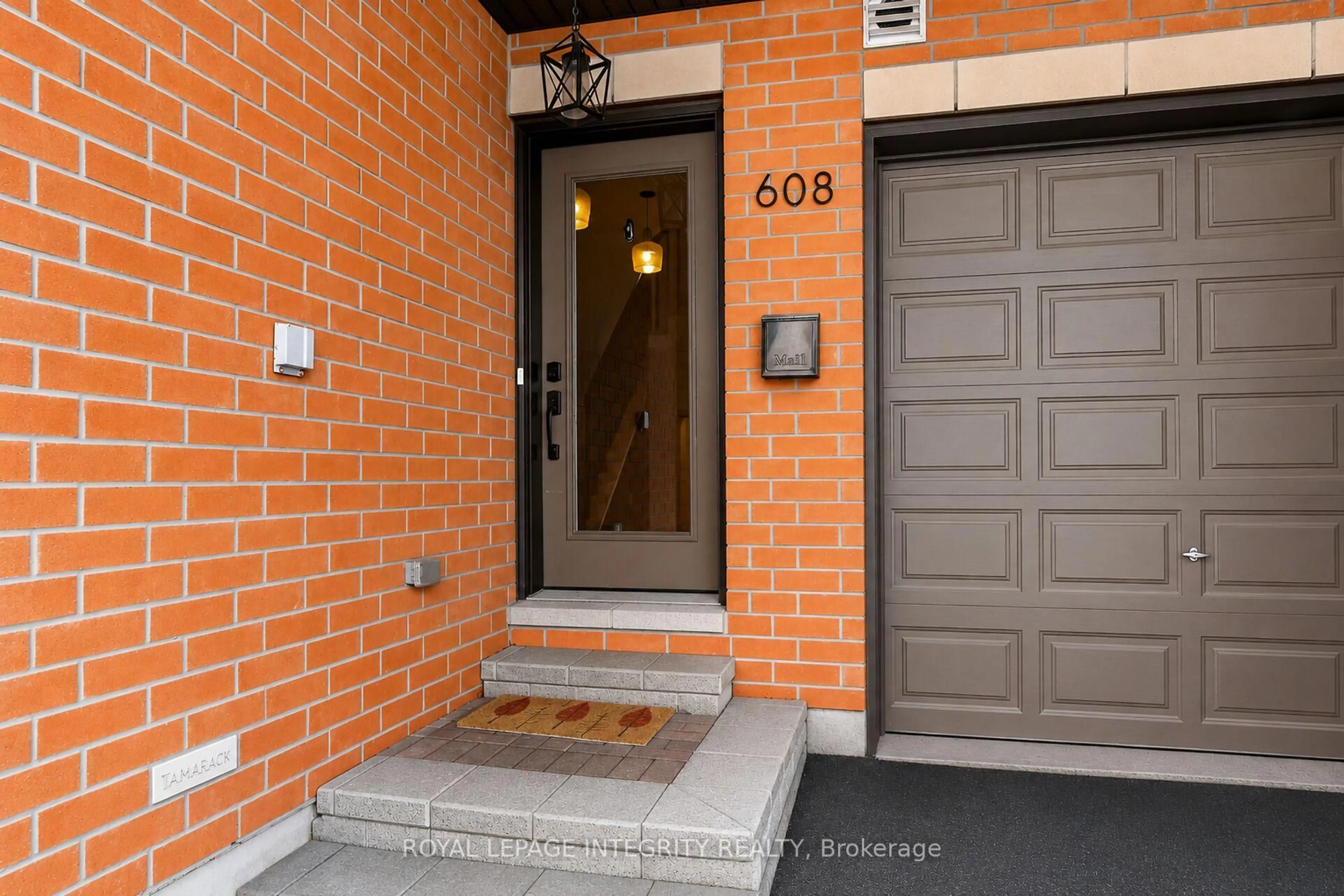 Indoor entryway for 608 Chaperal Private, Ottawa Ontario K4A 0Y2