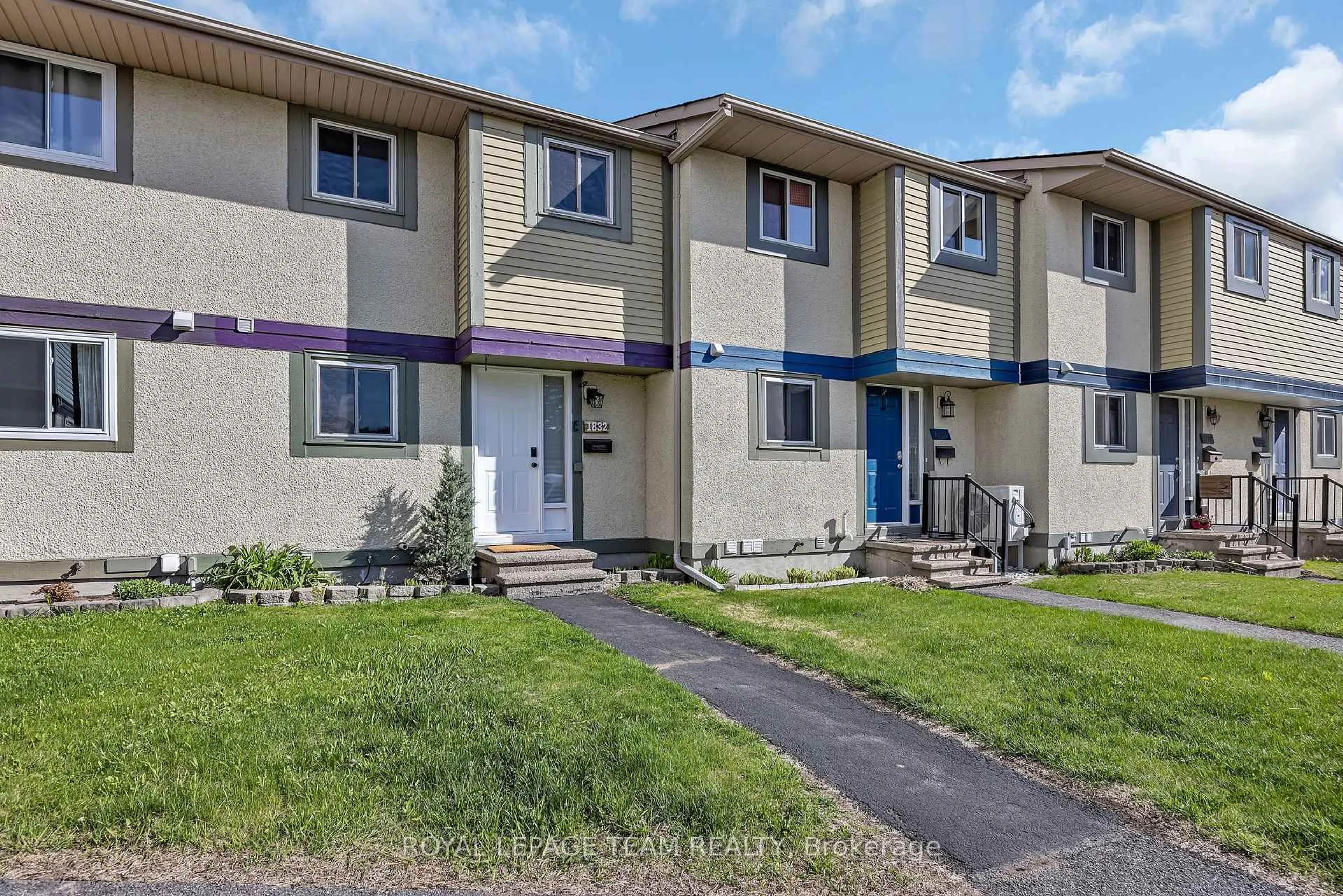 Home with vinyl exterior material, street for 1832 Stonehenge Cres, Ottawa Ontario K1B 4Z9