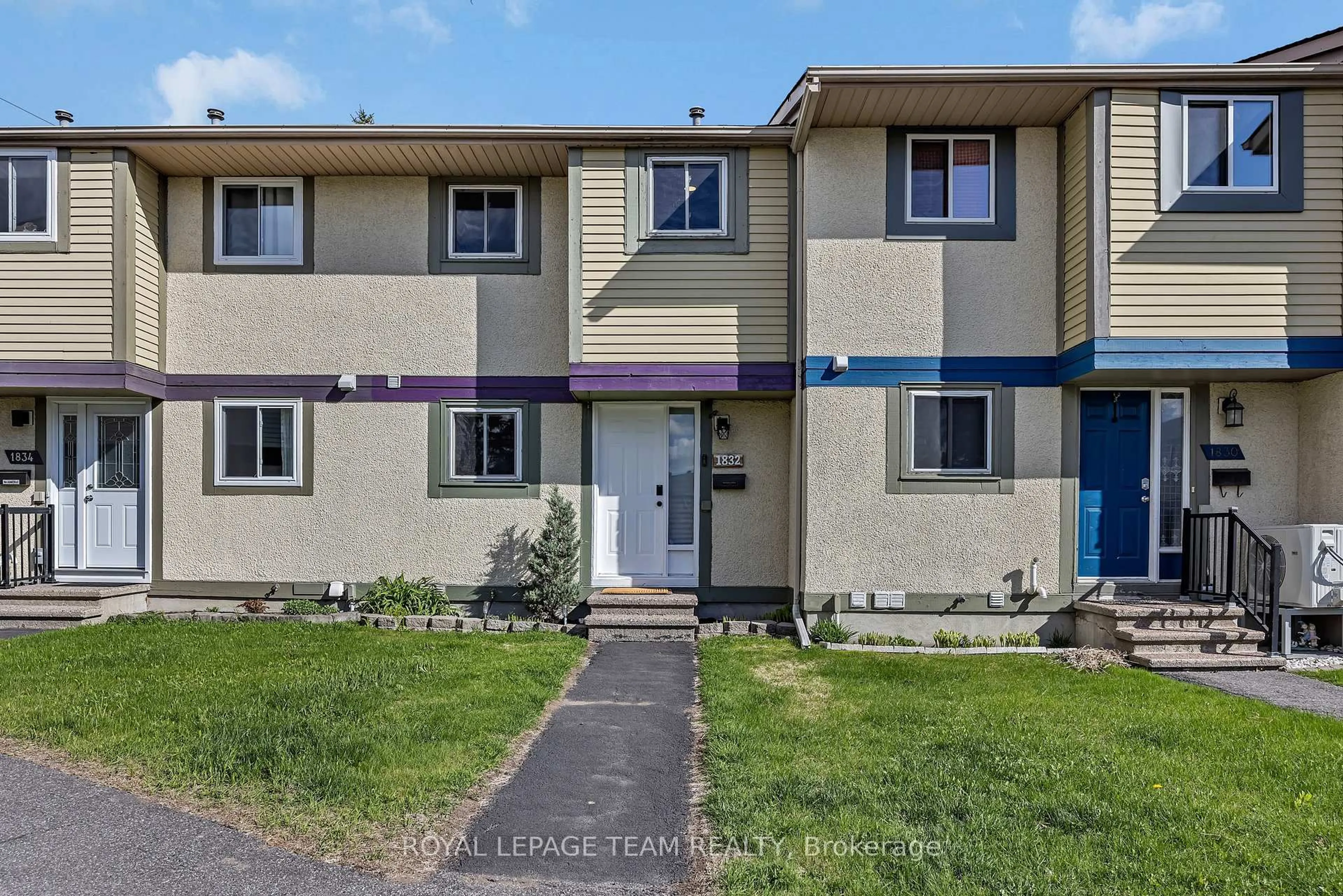 Home with vinyl exterior material, street for 1832 Stonehenge Cres, Ottawa Ontario K1B 4Z9