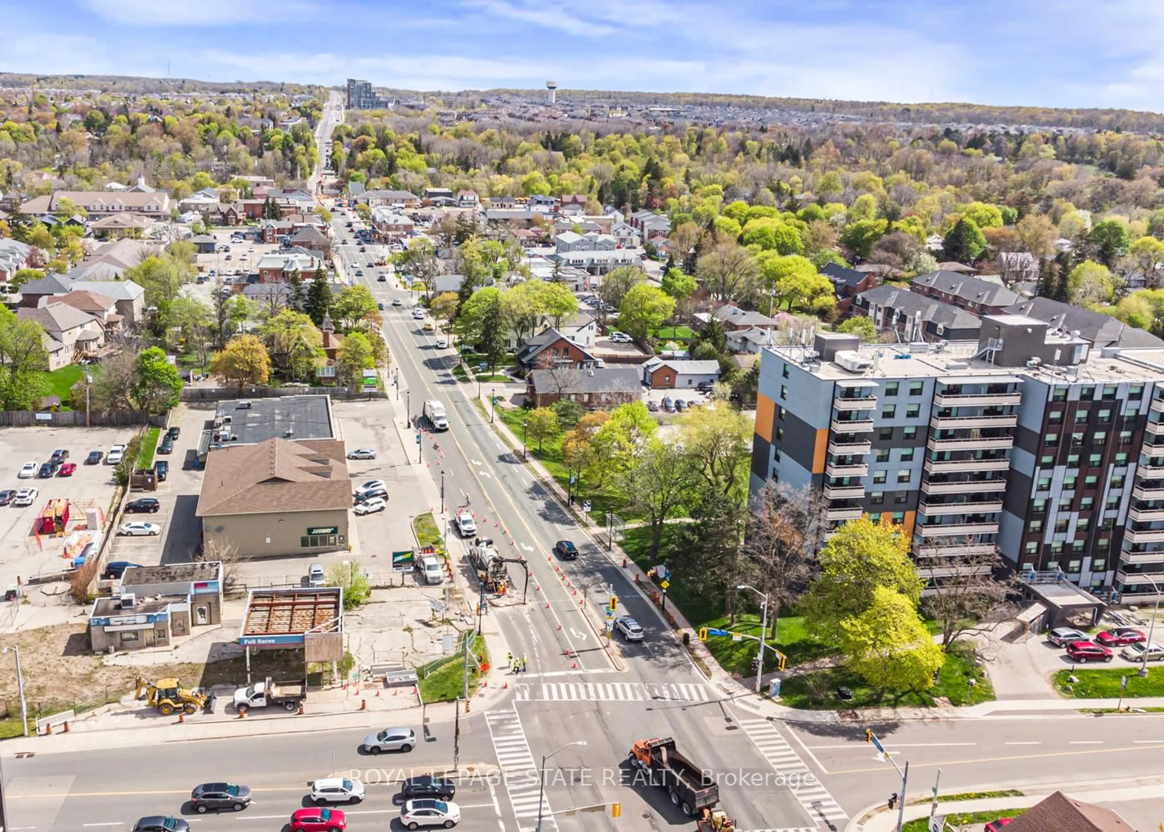 A pic from outside/outdoor area/front of a property/back of a property/a pic from drone, street for 262 Dundas St #311, Hamilton Ontario L9B 1A9