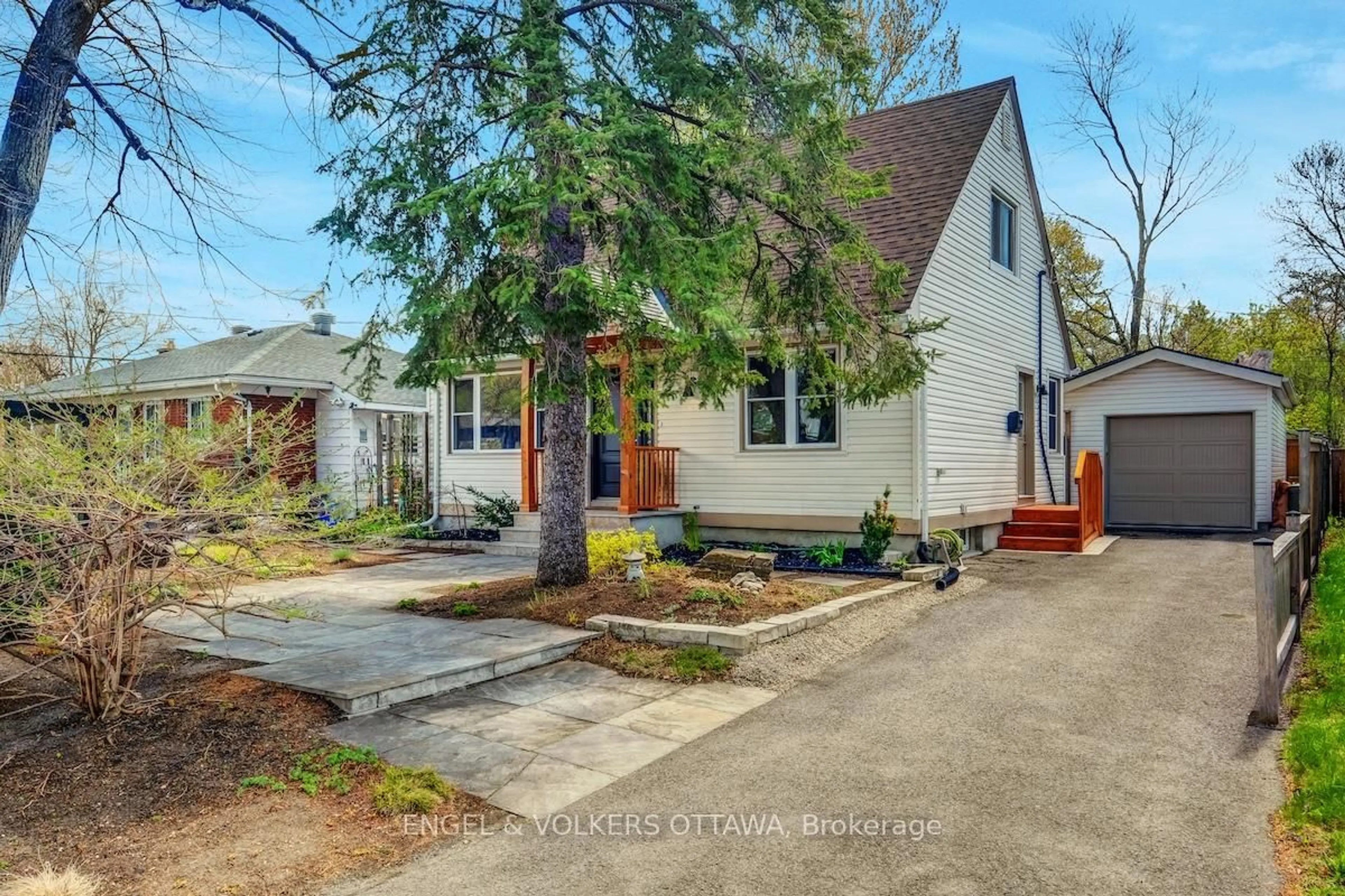 Unknown for 1812 Saunderson Dr, Ottawa Ontario K1G 2C2