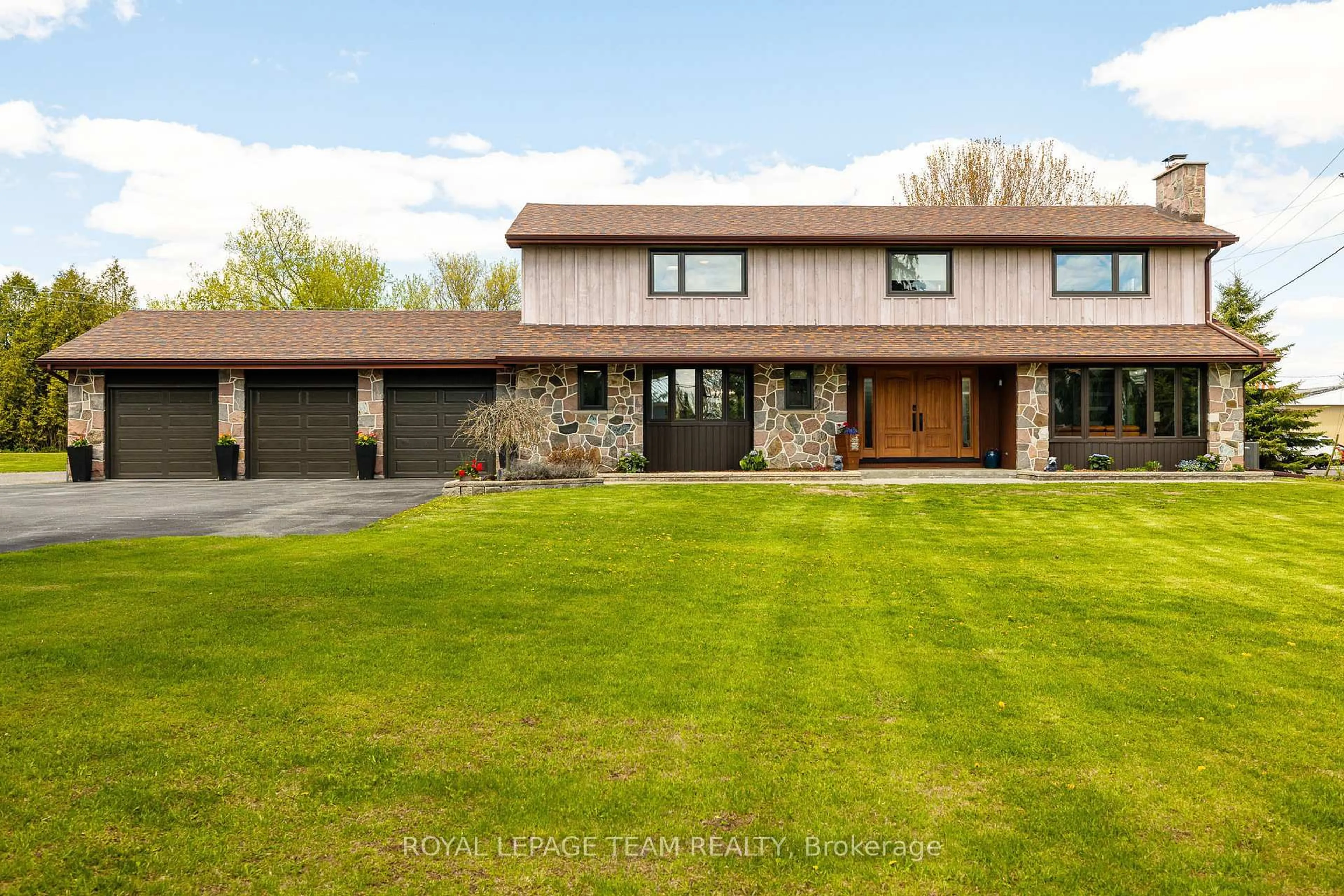 Home with brick exterior material, unknown for 116 Main St, North Dundas Ontario K0A 2R0